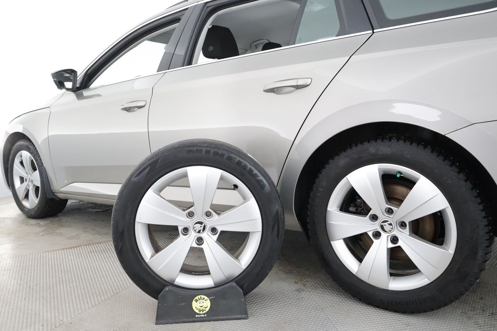 Skoda Superb 2019 Combi 1,5 TSI ACT Ambition BusinessLine DSG * Vakkari / P.tutkat / Koukku / Webasto / KeylessGo * - Suomi-auto / Kahdet renkaat aluvanteilla - HULLU BLACKWEEK KORKOTARJOUS 2,49%