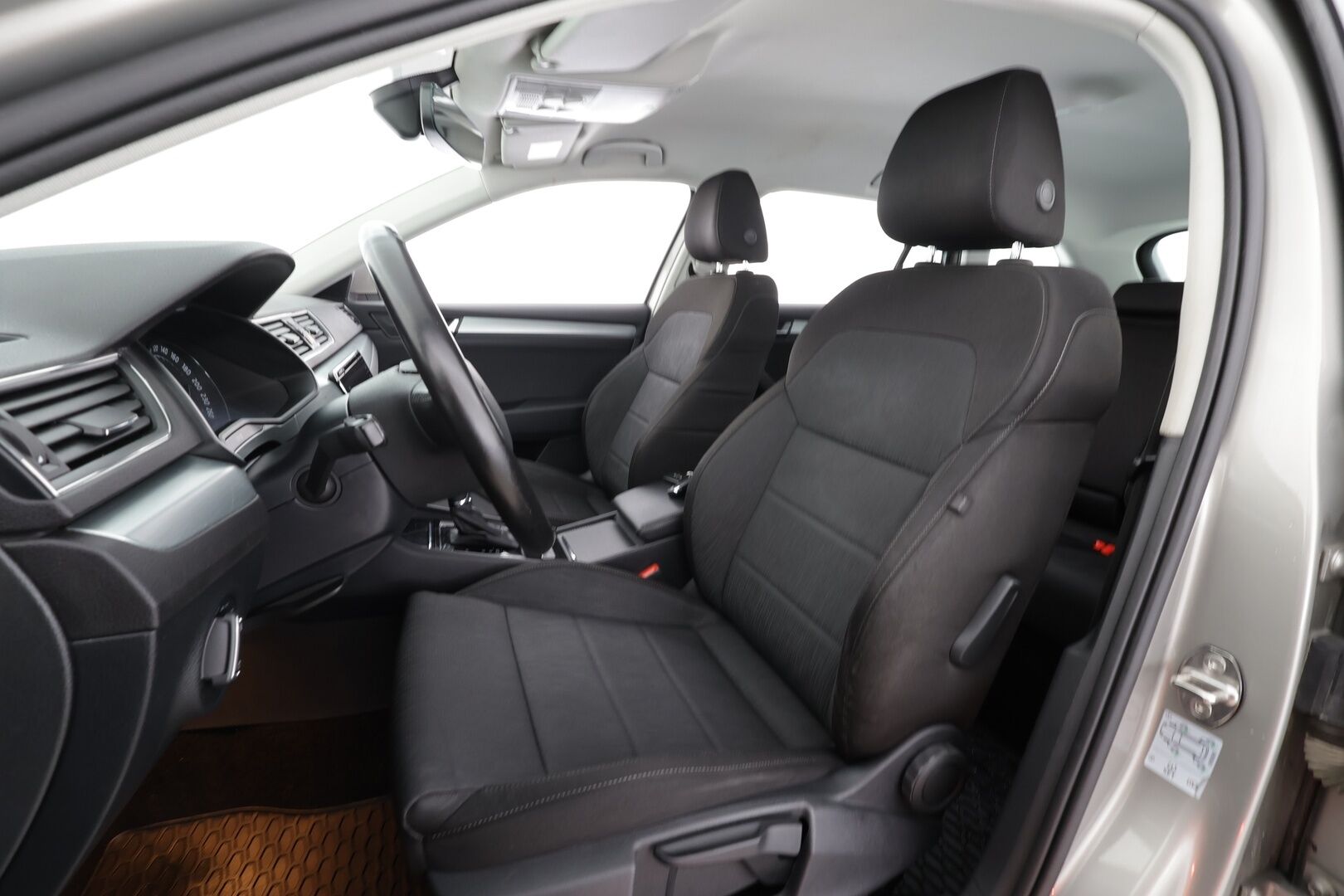 Skoda Superb 2019 Combi 1,5 TSI ACT Ambition BusinessLine DSG * Vakkari / P.tutkat / Koukku / Webasto / KeylessGo * - Suomi-auto / Kahdet renkaat aluvanteilla - HULLU BLACKWEEK KORKOTARJOUS 2,49%