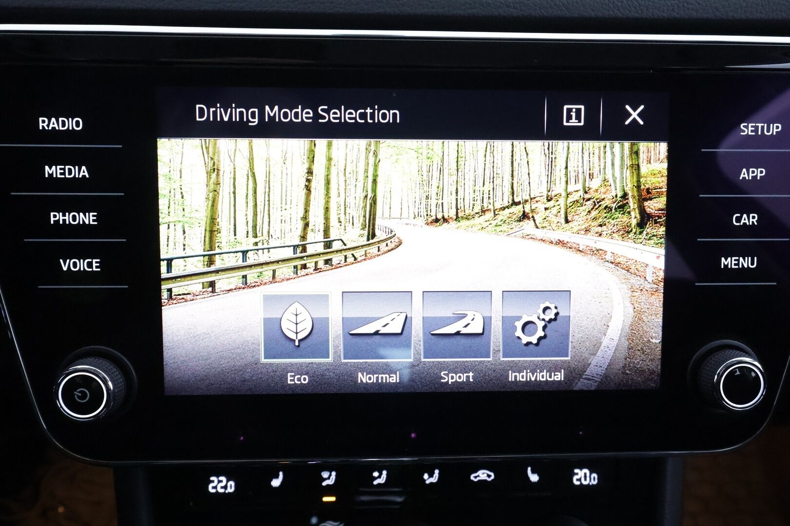 Skoda Superb 2019 Combi 1,5 TSI ACT Ambition BusinessLine DSG * Vakkari / P.tutkat / Koukku / Webasto / KeylessGo * - Suomi-auto / Kahdet renkaat aluvanteilla - HULLU BLACKWEEK KORKOTARJOUS 2,49%