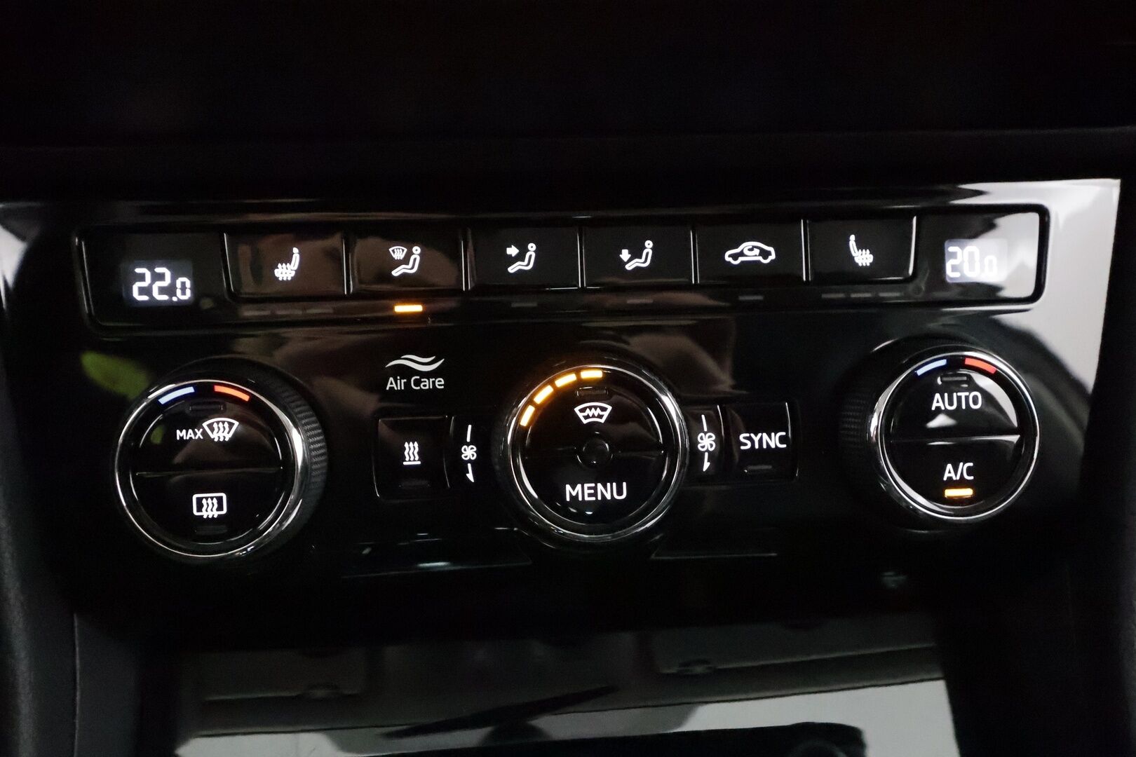 Skoda Superb 2019 Combi 1,5 TSI ACT Ambition BusinessLine DSG * Vakkari / P.tutkat / Koukku / Webasto / KeylessGo * - Suomi-auto / Kahdet renkaat aluvanteilla - HULLU BLACKWEEK KORKOTARJOUS 2,49%