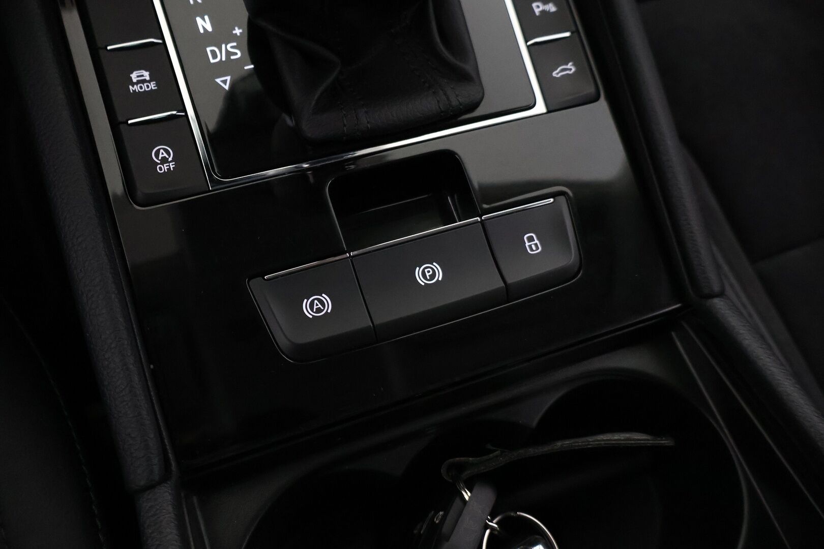 Skoda Superb 2018 Combi 1,5 TSI ACT Style BusinessLine DSG Autom. * ACC / Canton / Webasto / Vetokoukku / P.Kamera ja tutkat / Sähkökontti * - 2x renkaat ja vanteet 