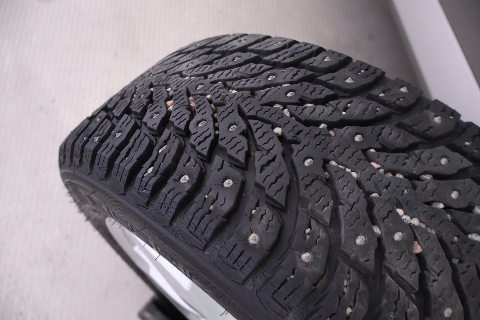 Skoda Superb 2018 Combi 1,5 TSI ACT Style BusinessLine DSG Autom. * ACC / Canton / Webasto / Vetokoukku / P.Kamera ja tutkat / Sähkökontti * - 2x renkaat ja vanteet 