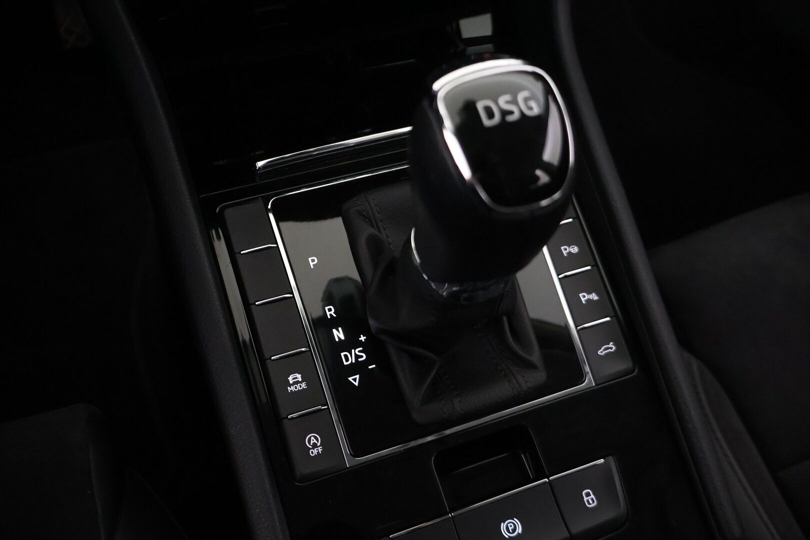 Skoda Superb 2018 Combi 1,5 TSI ACT Style BusinessLine DSG Autom. * ACC / Canton / Webasto / Vetokoukku / P.Kamera ja tutkat / Sähkökontti * - 2x renkaat ja vanteet 