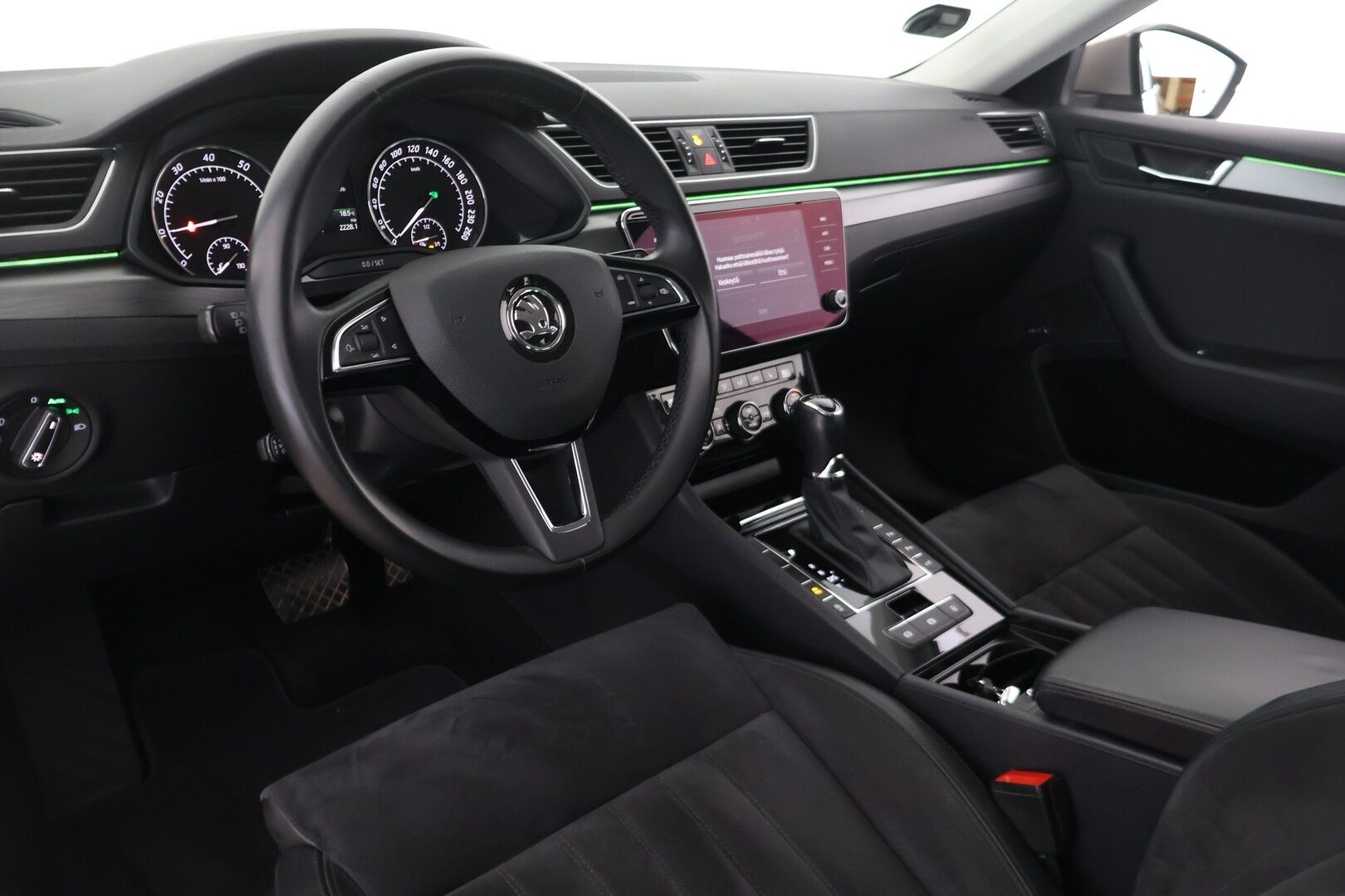 Skoda Superb 2018 Combi 1,5 TSI ACT Style BusinessLine DSG Autom. * ACC / Canton / Webasto / Vetokoukku / P.Kamera ja tutkat / Sähkökontti * - 2x renkaat ja vanteet 