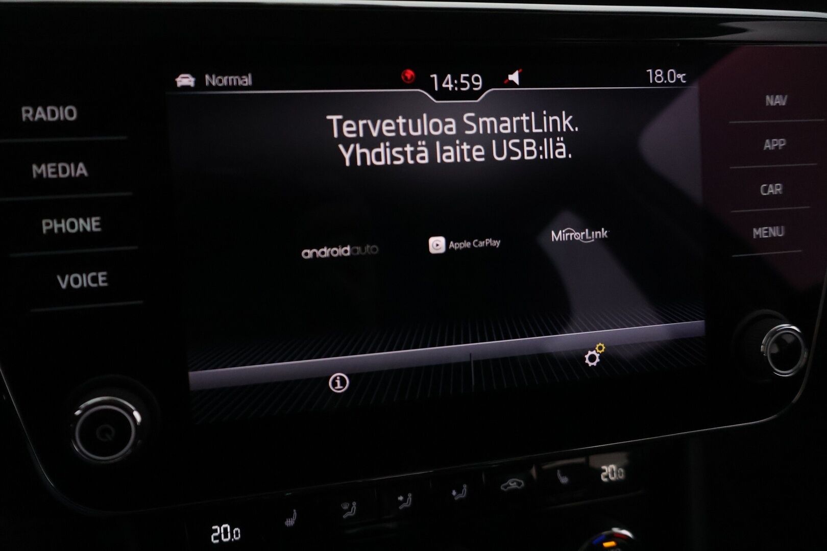 Skoda Superb 2018 Combi 1,5 TSI ACT Style BusinessLine DSG Autom. * ACC / Canton / Webasto / Vetokoukku / P.Kamera ja tutkat / Sähkökontti * - 2x renkaat ja vanteet 