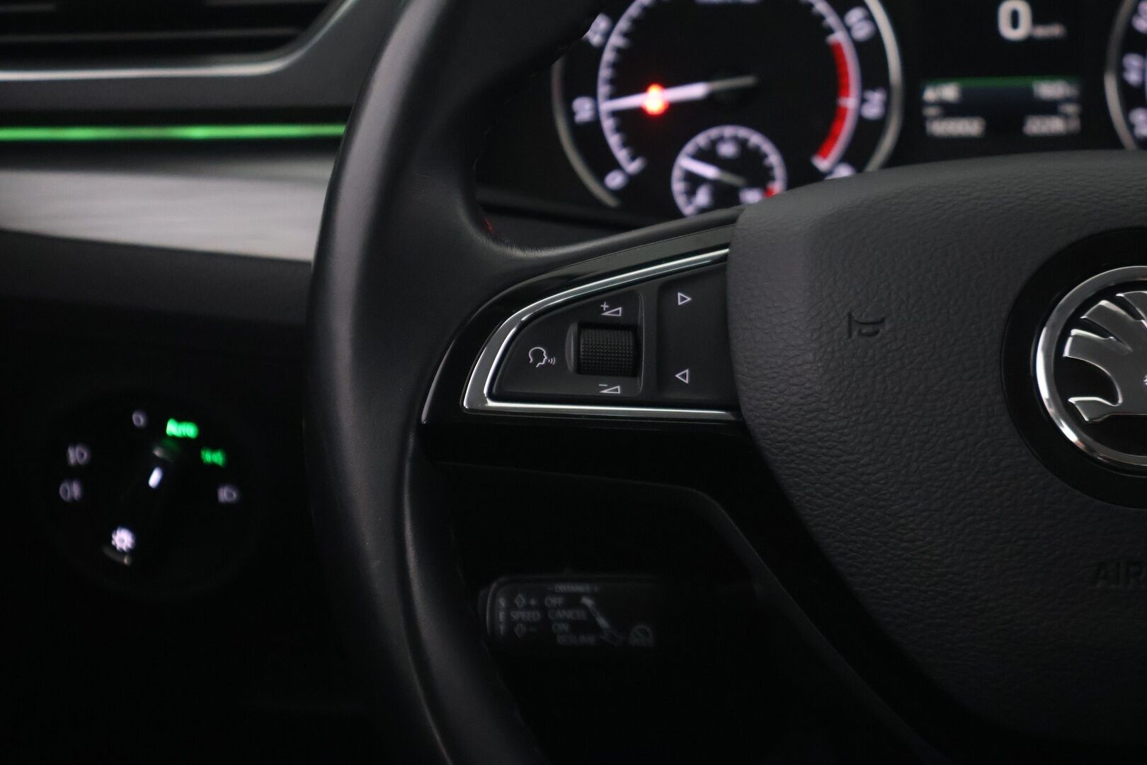 Skoda Superb 2018 Combi 1,5 TSI ACT Style BusinessLine DSG Autom. * ACC / Canton / Webasto / Vetokoukku / P.Kamera ja tutkat / Sähkökontti * - 2x renkaat ja vanteet 