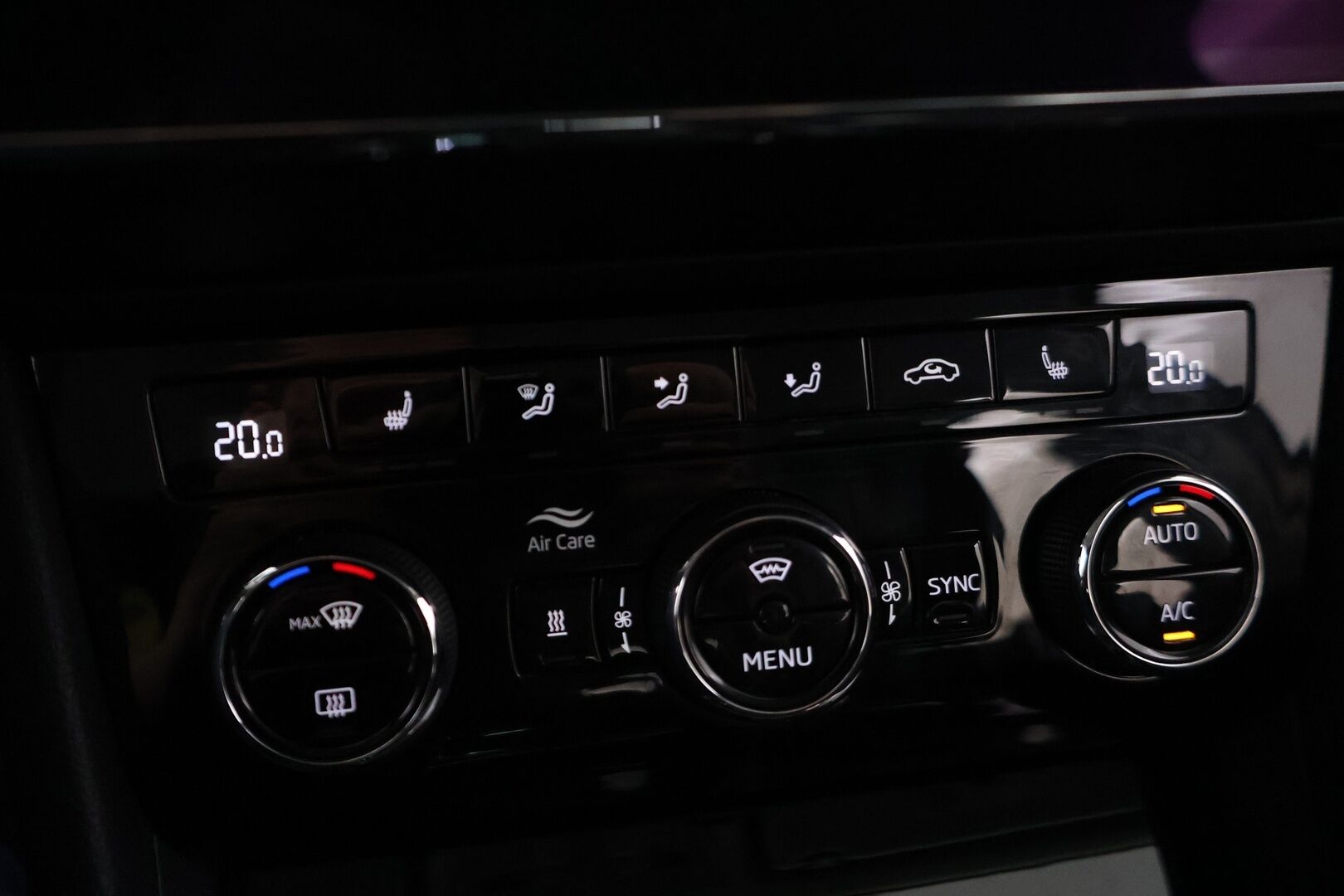 Skoda Superb 2018 Combi 1,5 TSI ACT Style BusinessLine DSG Autom. * ACC / Canton / Webasto / Vetokoukku / P.Kamera ja tutkat / Sähkökontti * - 2x renkaat ja vanteet 