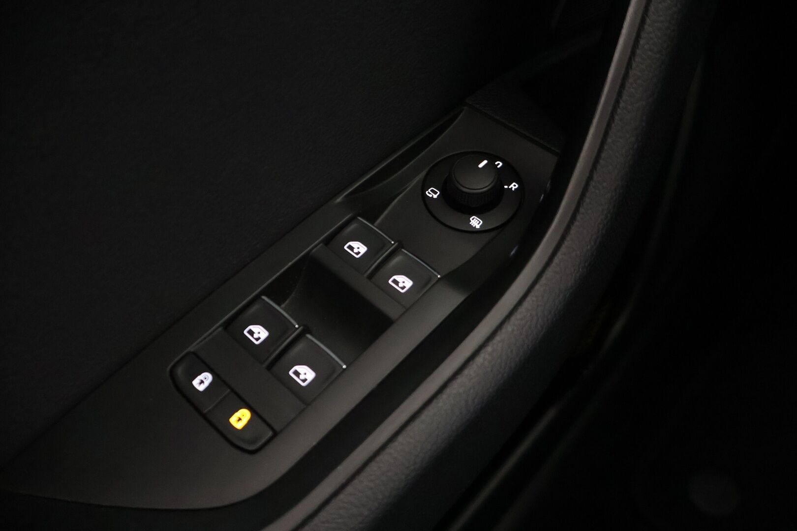 Skoda Superb 2018 Combi 1,5 TSI ACT Style BusinessLine DSG Autom. * ACC / Canton / Webasto / Vetokoukku / P.Kamera ja tutkat / Sähkökontti * - 2x renkaat ja vanteet 