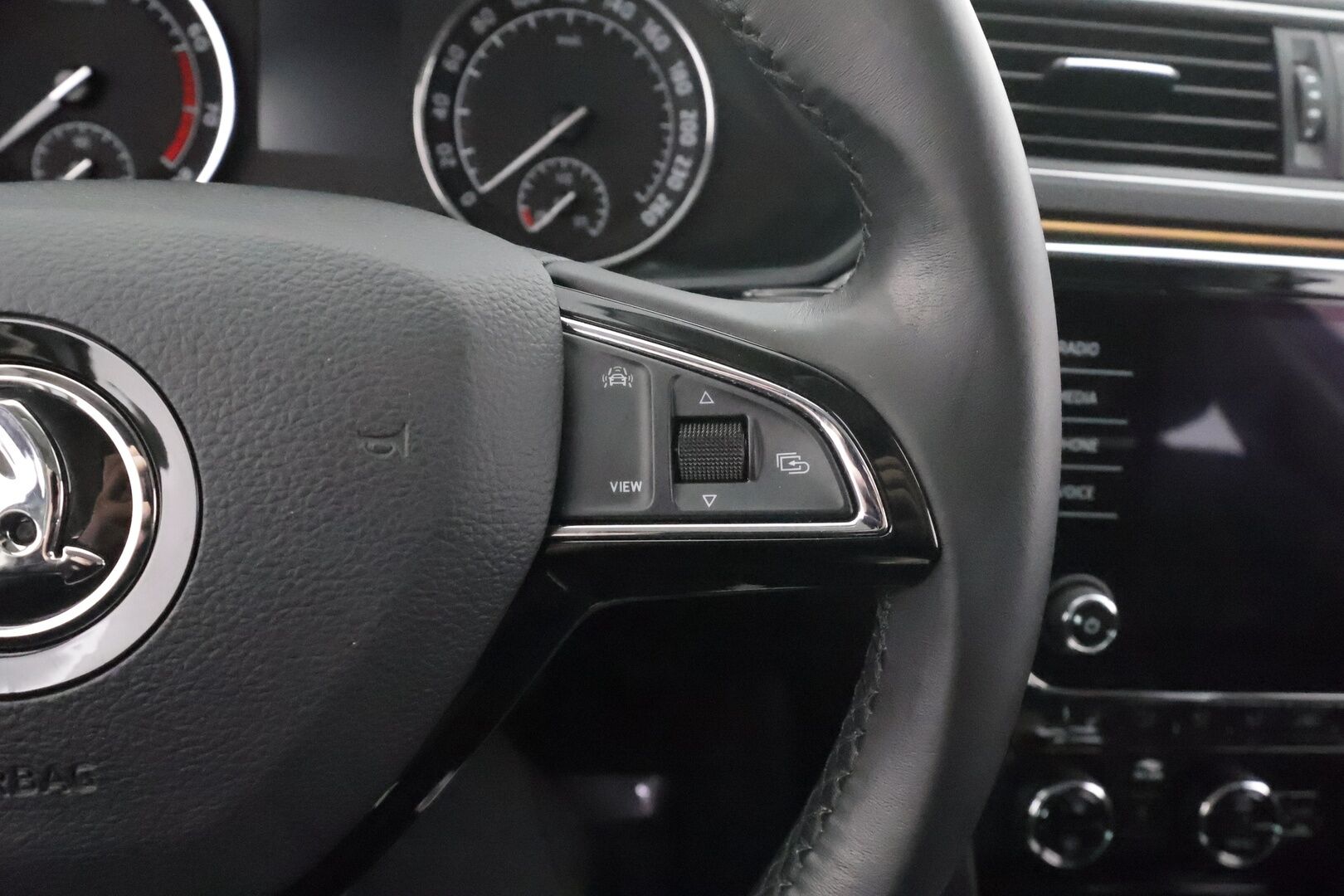 Skoda Superb 2019 1,5 TSI ACT Style BusinessLine DSG * ACC / Webasto / Muistipenkki / Canton / P.kamera / LED / Keyless / Smartlink * - 1.Om Suomi-auto / Merkkihuollettu / Kahdet renkaat