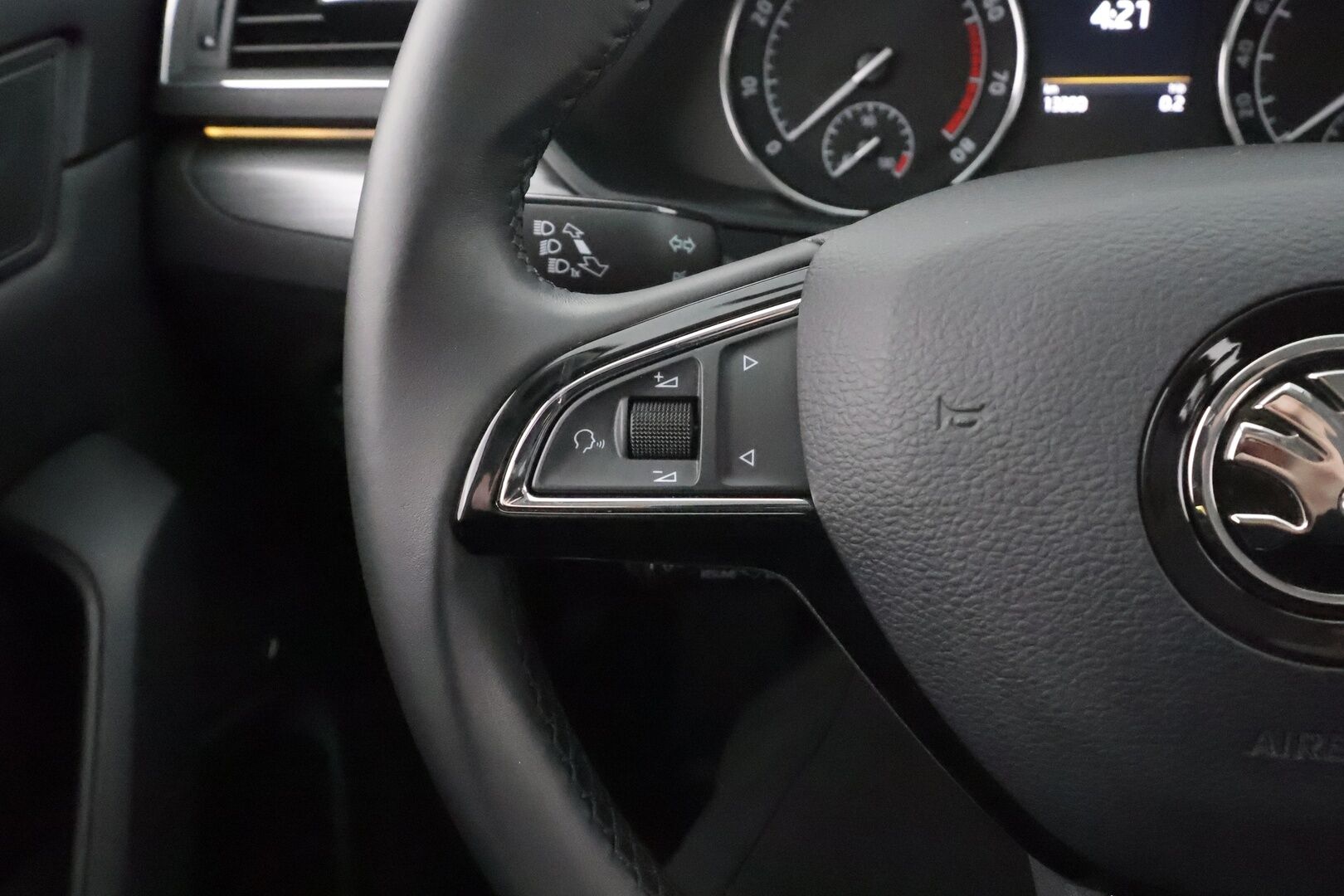 Skoda Superb 2019 1,5 TSI ACT Style BusinessLine DSG * ACC / Webasto / Muistipenkki / Canton / P.kamera / LED / Keyless / Smartlink * - 1.Om Suomi-auto / Merkkihuollettu / Kahdet renkaat