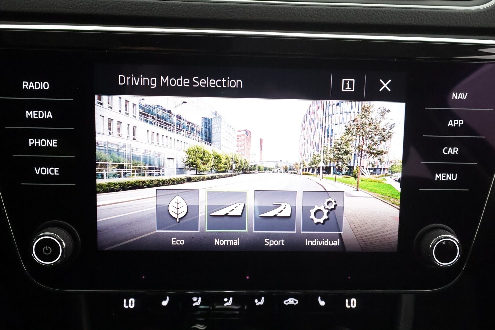 Skoda Superb 2019 1,5 TSI ACT Style BusinessLine DSG * ACC / Webasto / Muistipenkki / Canton / P.kamera / LED / Keyless / Smartlink * - 1.Om Suomi-auto / Merkkihuollettu / Kahdet renkaat