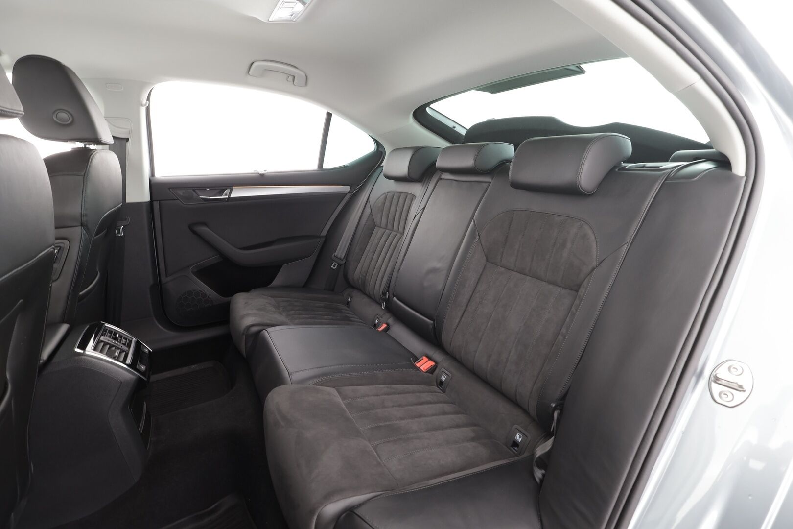 Skoda Superb 2019 1,5 TSI ACT Style BusinessLine DSG * ACC / Webasto / Muistipenkki / Canton / P.kamera / LED / Keyless / Smartlink * - 1.Om Suomi-auto / Merkkihuollettu / Kahdet renkaat