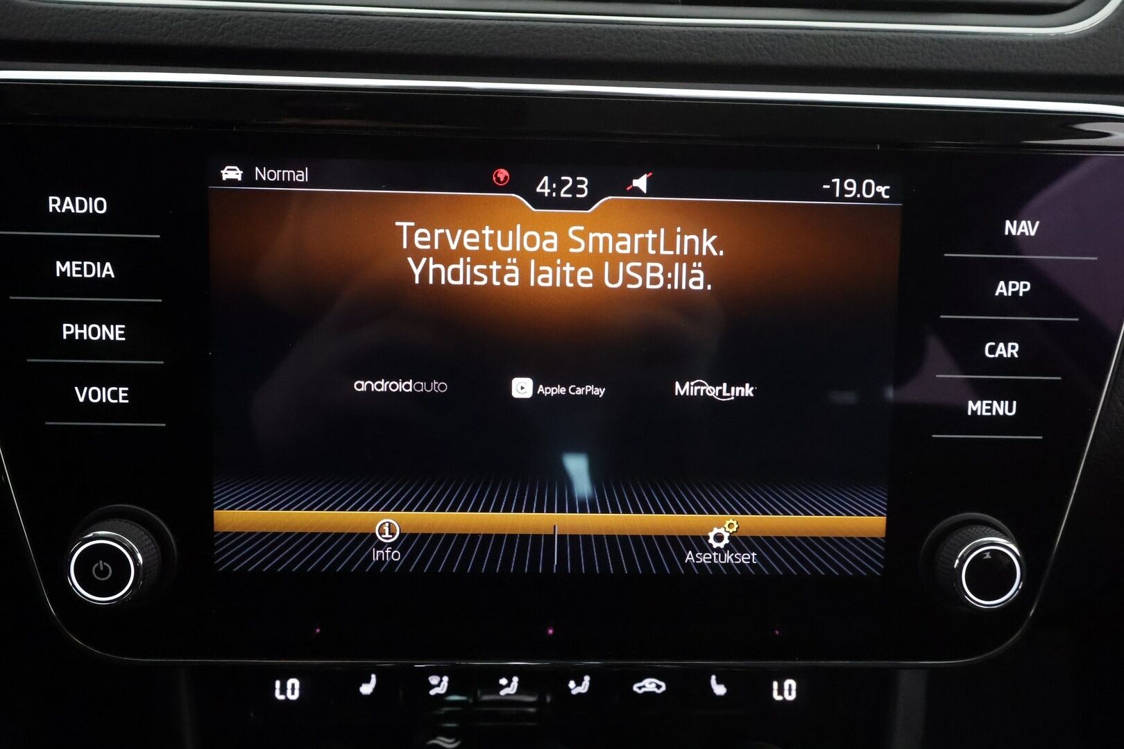 Skoda Superb 2019 1,5 TSI ACT Style BusinessLine DSG * ACC / Webasto / Muistipenkki / Canton / P.kamera / LED / Keyless / Smartlink * - 1.Om Suomi-auto / Merkkihuollettu / Kahdet renkaat