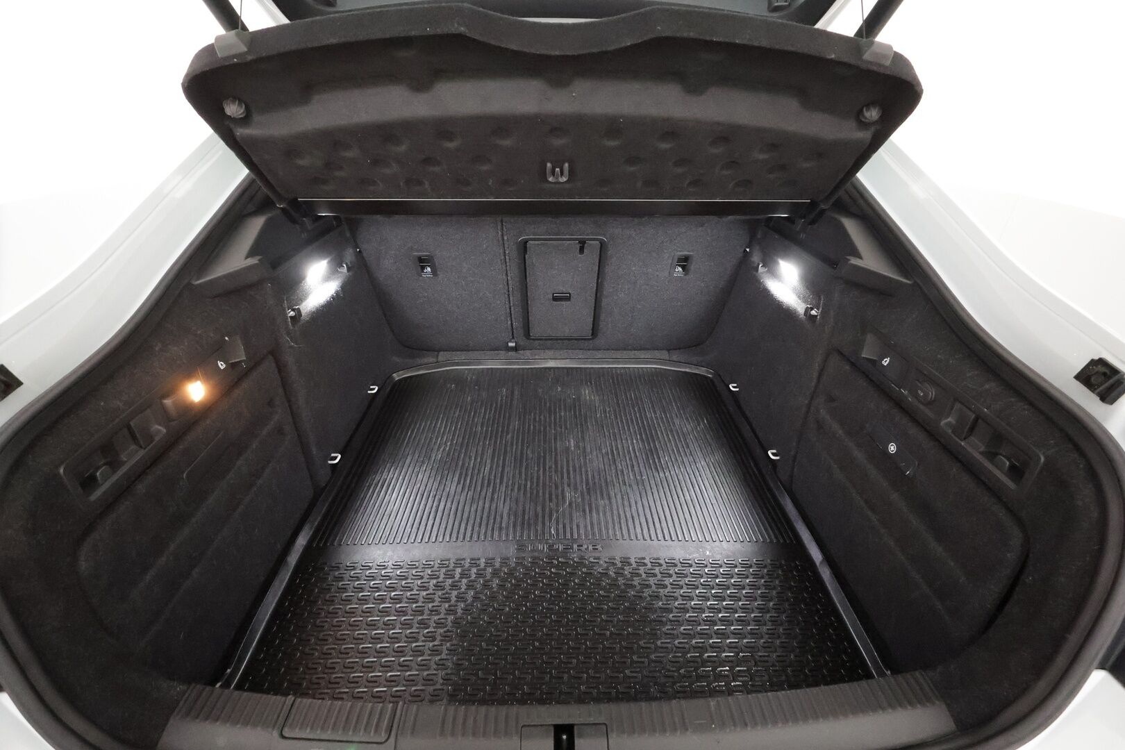 Skoda Superb 2019 1,5 TSI ACT L&K BusinessLine DSG Autom. - Suomiauto / Webasto / Adapt.Vakkari / Kattoluukku / Canton Premium Audio / Peruutuskamera / Ilmastoidut & Hierovat Nahkapenkit muistilla / Varusteltu!