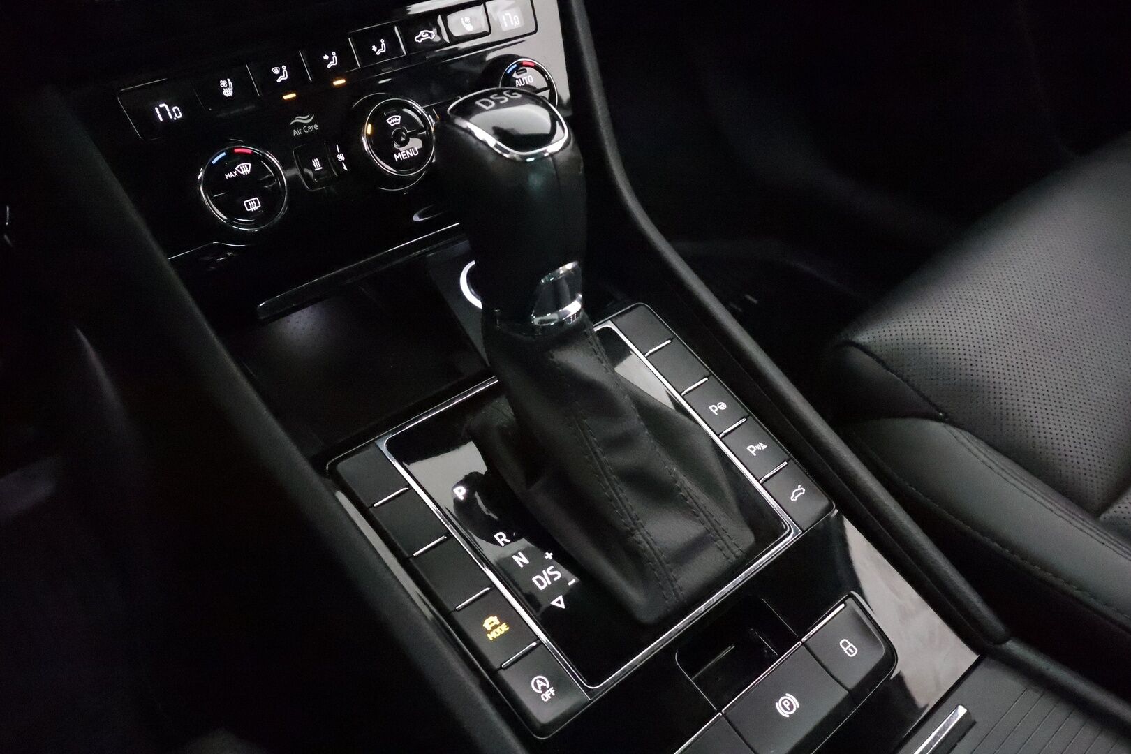 Skoda Superb 2019 1,5 TSI ACT L&K BusinessLine DSG Autom. - Suomiauto / Webasto / Adapt.Vakkari / Kattoluukku / Canton Premium Audio / Peruutuskamera / Ilmastoidut & Hierovat Nahkapenkit muistilla / Varusteltu!