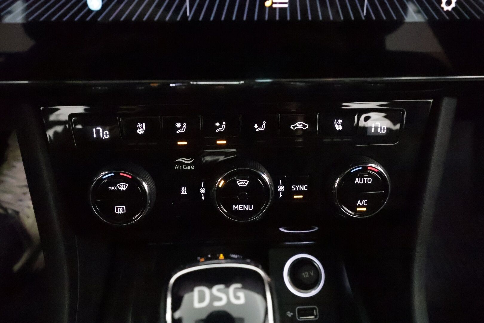 Skoda Superb 2019 1,5 TSI ACT L&K BusinessLine DSG Autom. - Suomiauto / Webasto / Adapt.Vakkari / Kattoluukku / Canton Premium Audio / Peruutuskamera / Ilmastoidut & Hierovat Nahkapenkit muistilla / Varusteltu!
