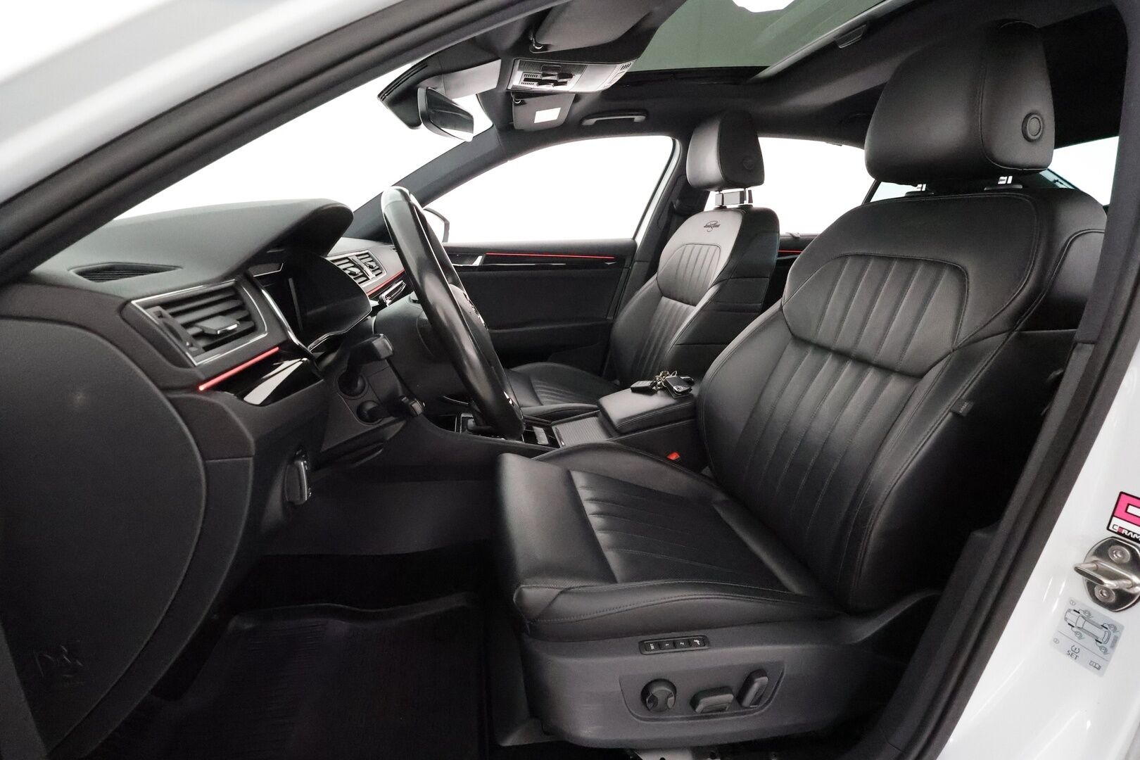 Skoda Superb 2019 1,5 TSI ACT L&K BusinessLine DSG Autom. - Suomiauto / Webasto / Adapt.Vakkari / Kattoluukku / Canton Premium Audio / Peruutuskamera / Ilmastoidut & Hierovat Nahkapenkit muistilla / Varusteltu!