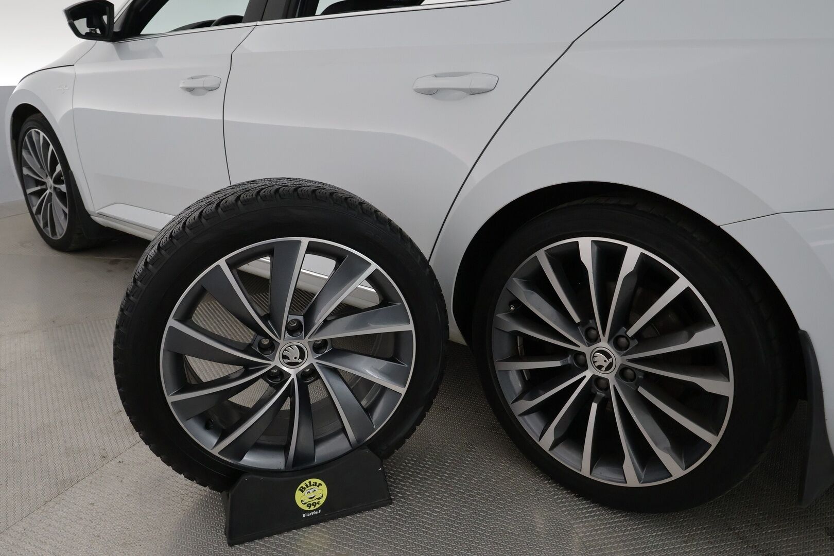 Skoda Superb 2019 1,5 TSI ACT L&K BusinessLine DSG Autom. - Suomiauto / Webasto / Adapt.Vakkari / Kattoluukku / Canton Premium Audio / Peruutuskamera / Ilmastoidut & Hierovat Nahkapenkit muistilla / Varusteltu!