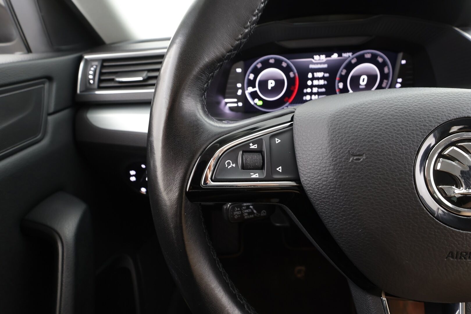 Skoda Superb 2019 1,5 TSI ACT Ambition BusinessLine DSG Autom. - | ACC | Webasto | Koukku | Xenon | P.Kamera | Ratinlämmitys | Digimittaristo | Apple&Android | Suomi-auto | Kahdet Renkaat |