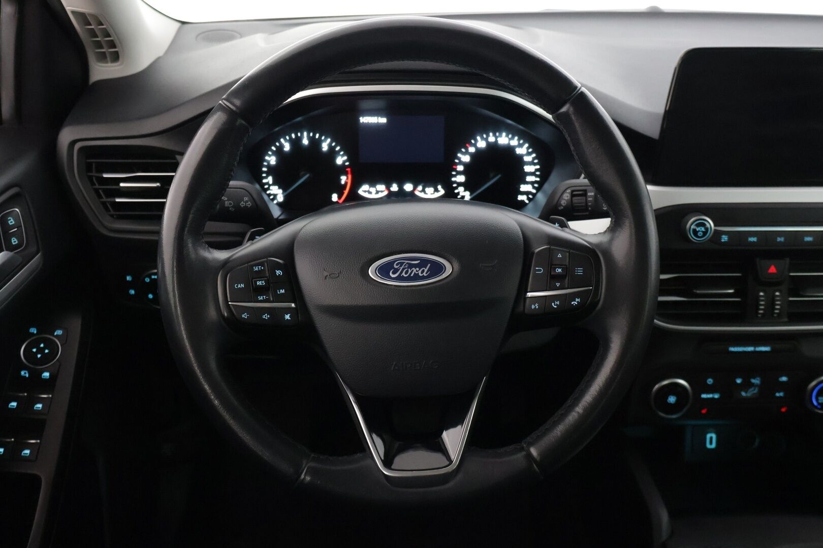 Ford Focus 2019 1,0 EcoBoost 125hv Start/Stop A8 Trend 5-ovinen * Vakkari / Tutkat / Apple Carplay / Navi /  Lohkolämmitin * - Hyvin huollettu, Siisti & Taloudellinen Suomi-Auto!  