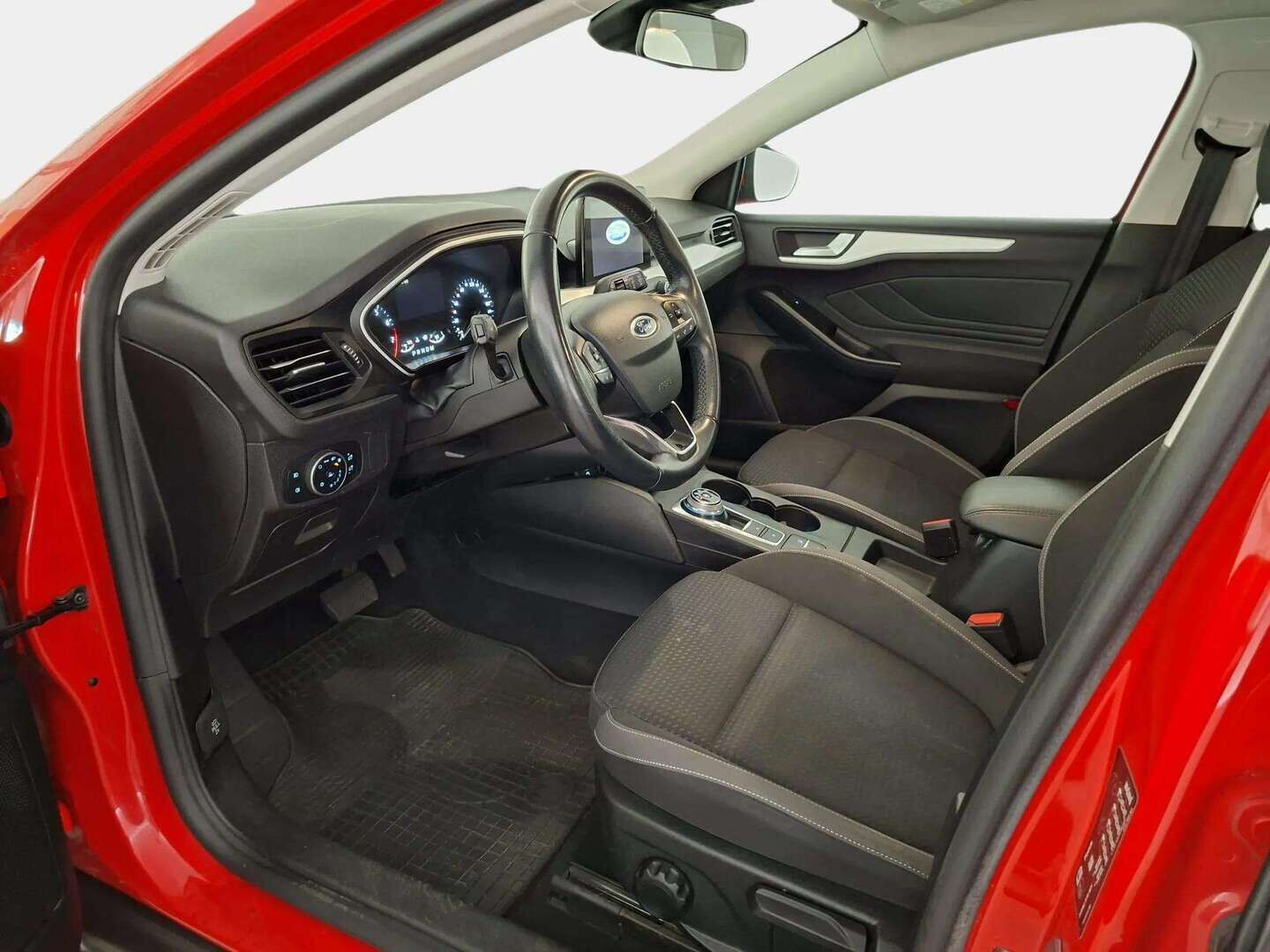 Ford Focus 2019 1,0 EcoBoost 125hv Start/Stop A8 Trend 5-ovinen * / Vakkari / Suomi-auto / Tutkat / Apple Carplay / Navi /  Lohko / * - Siisti & taloudellinen suomi ecoboost!  
