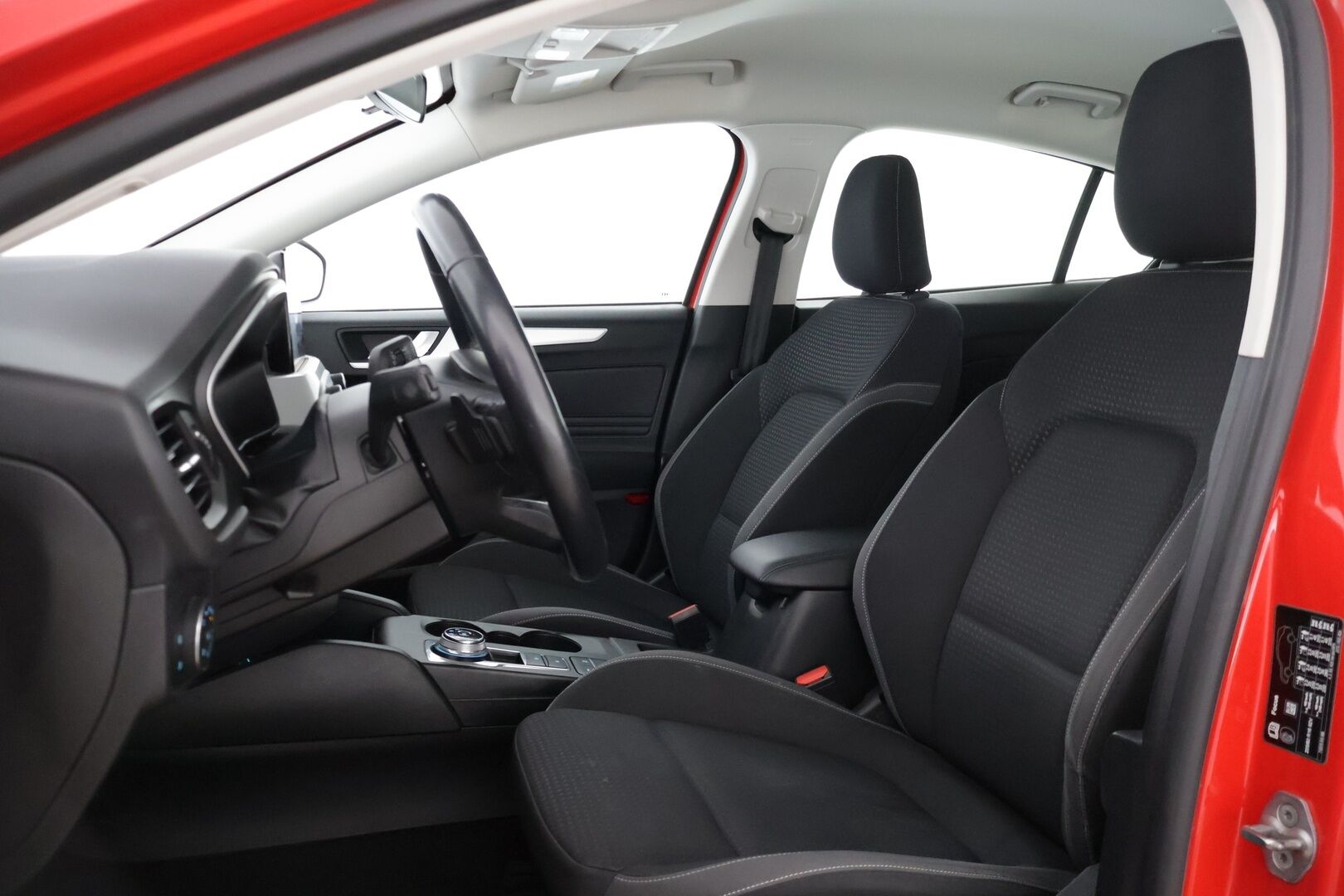 Ford Focus 2019 1,0 EcoBoost 125hv Start/Stop A8 Trend 5-ovinen * Vakkari / Tutkat / Apple Carplay / Navi /  Lohkolämmitin * - Hyvin huollettu, Siisti & Taloudellinen Suomi-Auto! - HULLU BLACKWEEK KORKOTARJOUS 2,49%