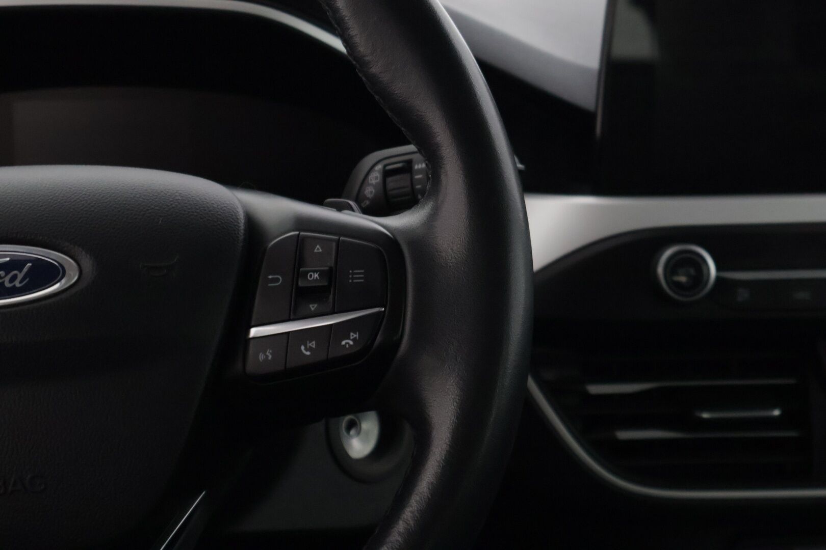 Ford Focus 2019 1,0 EcoBoost 125hv Start/Stop A8 Trend 5-ovinen * Vakkari / Tutkat / Apple Carplay / Navi /  Lohkolämmitin * - Hyvin huollettu, Siisti & Taloudellinen Suomi-Auto! - HULLU BLACKWEEK KORKOTARJOUS 2,49%