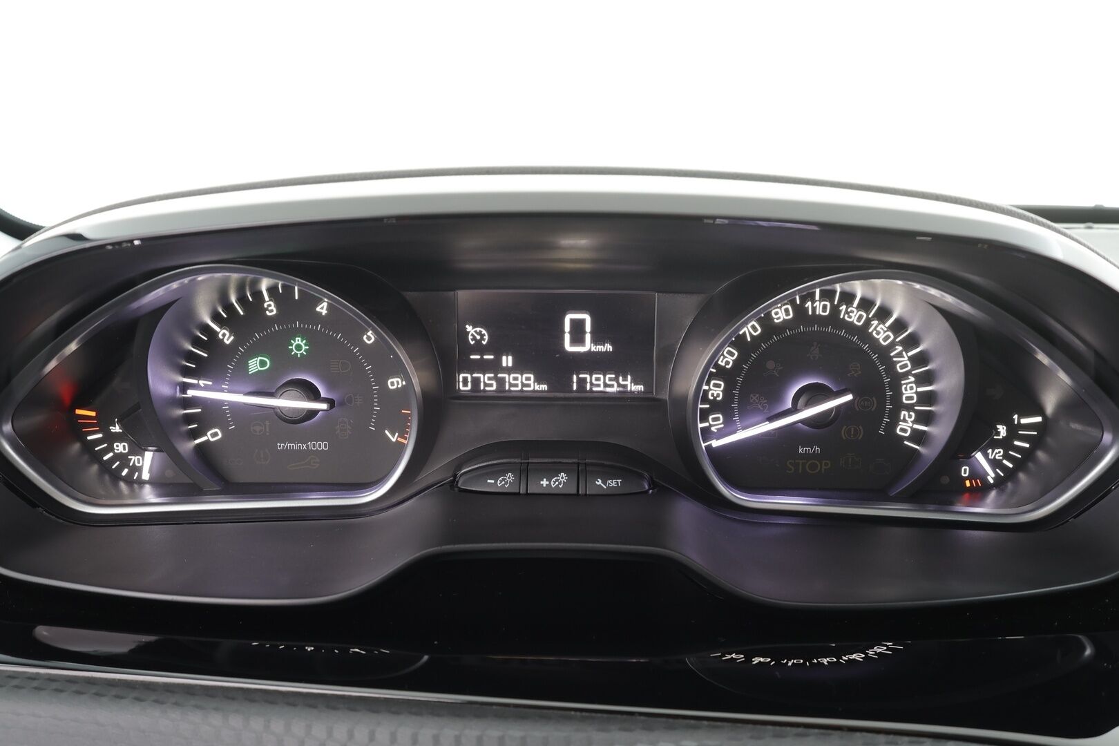 Peugeot 2008 2019 Motion PureTech 82 * Vakkari / Sisätilanlämmitin / P.Kamera / Bluetooth / Aut.Ilmastointi * - Suomi-auto / Kahdet renkaat / Merkkihuollettu!