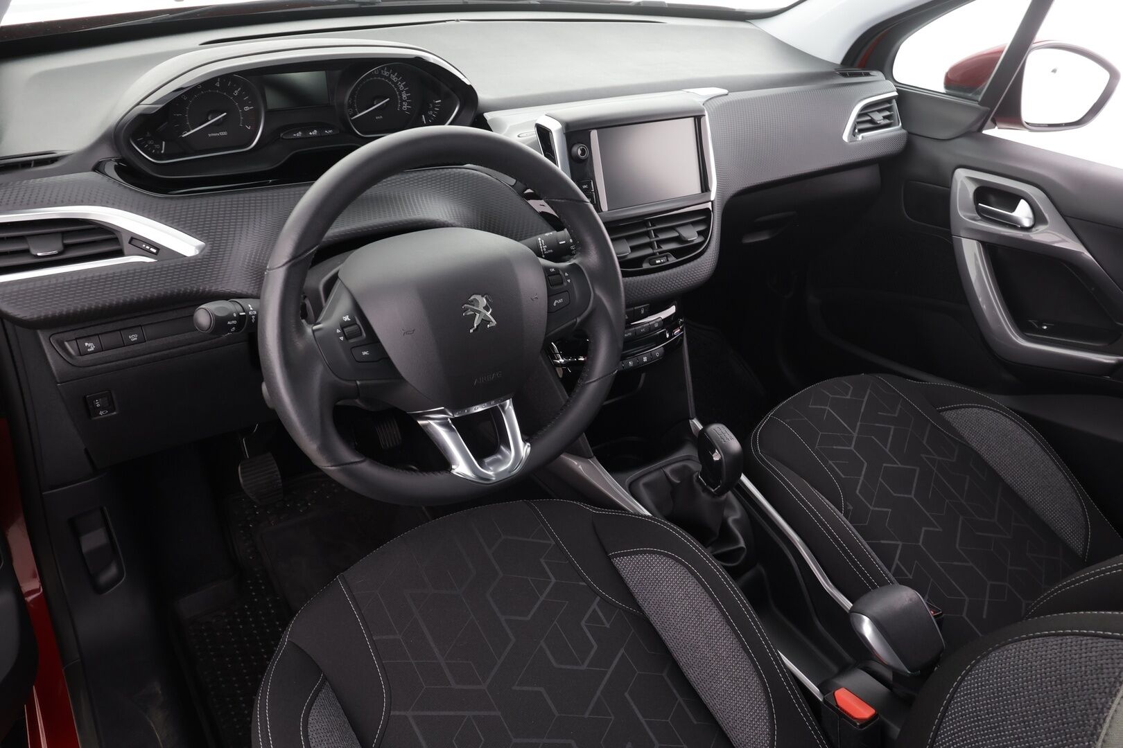 Peugeot 2008 2019 Motion PureTech 82 * Vakkari / Sisätilanlämmitin / P.Kamera / Bluetooth / Aut.Ilmastointi * - Suomi-auto / Kahdet renkaat / Merkkihuollettu!