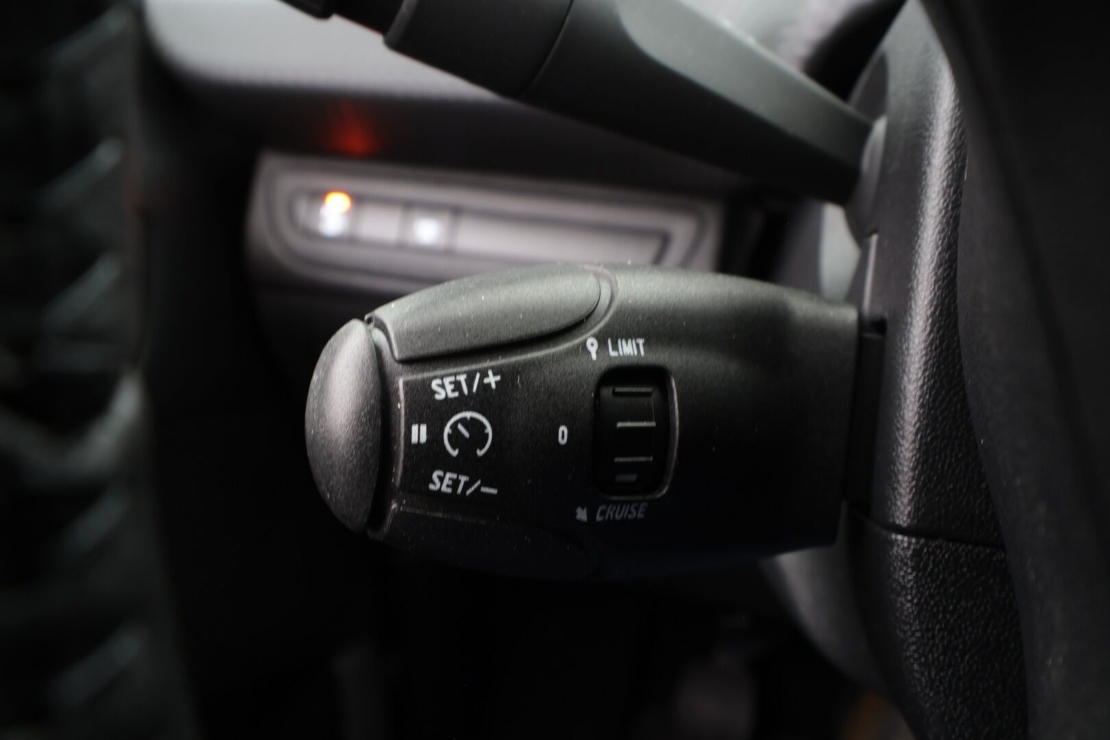 Peugeot 2008 2019 Motion PureTech 82 * Vakkari / Sisätilanlämmitin / P.Kamera / Bluetooth / Aut.Ilmastointi * - Suomi-auto / Kahdet renkaat / Merkkihuollettu!