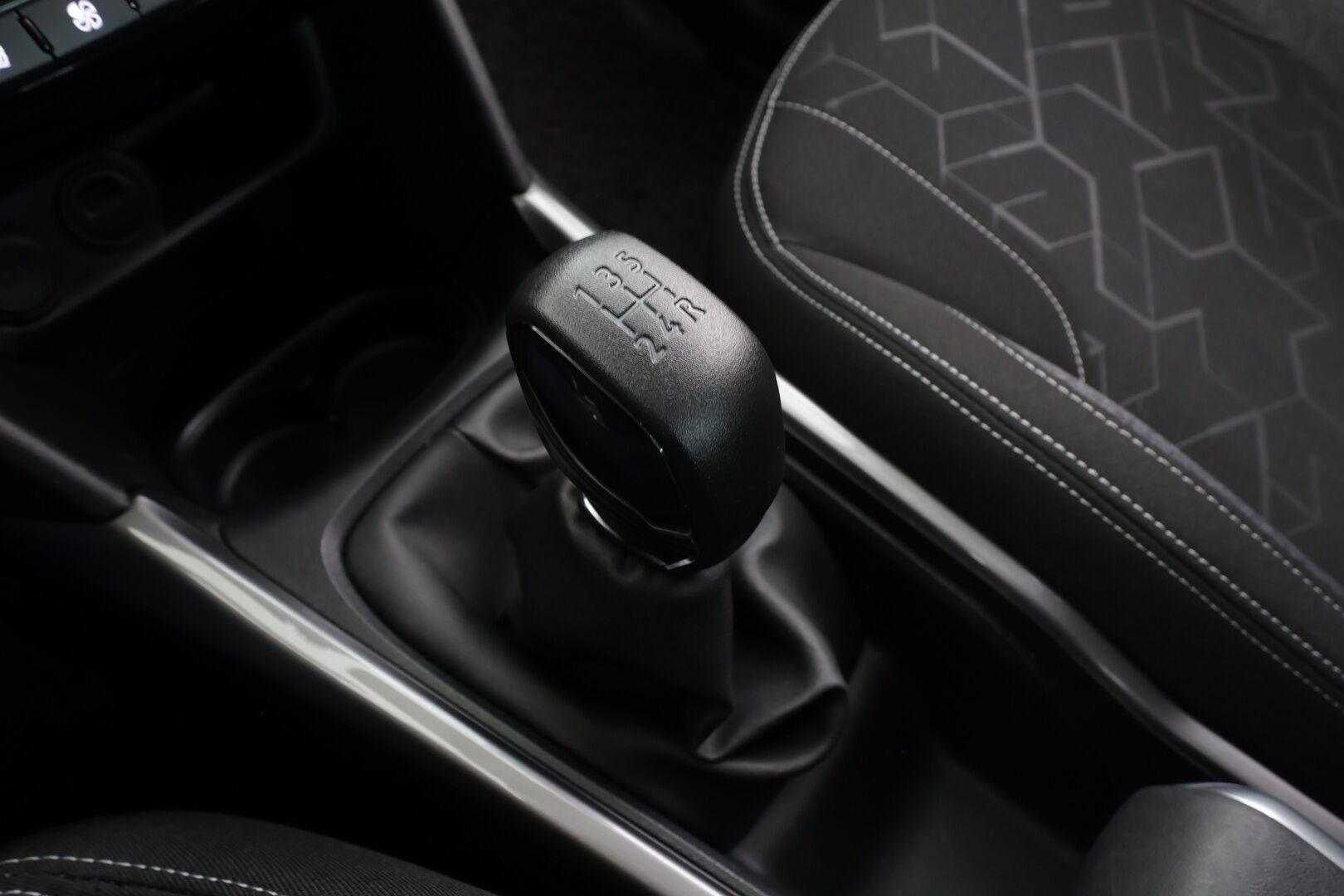 Peugeot 2008 2019 Motion PureTech 82 * Vakkari / Sisätilanlämmitin / P.Kamera / Bluetooth / Aut.Ilmastointi * - Suomi-auto / Kahdet renkaat / Merkkihuollettu! - HULLU BLACKWEEK KORKOTARJOUS 2,49%