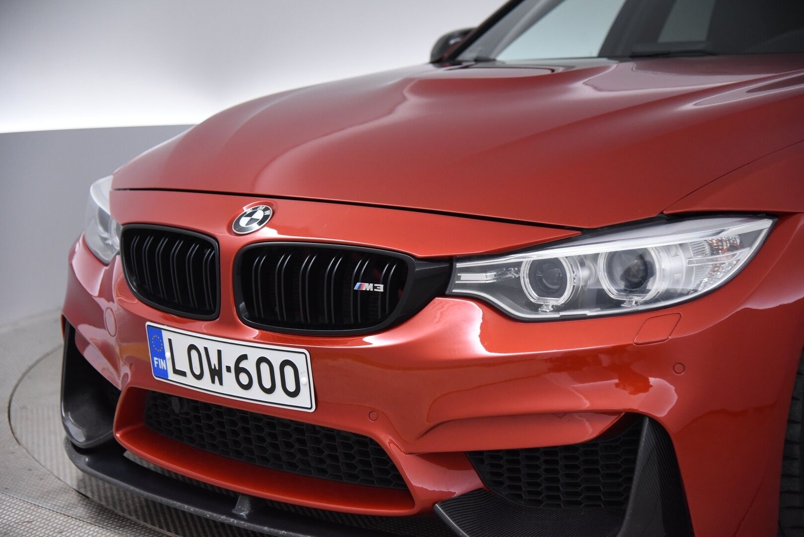 BMW M3 2014 F80 sedan DCT A / Harman/Kardon / Muistipenkki / Comfort Access / Prof. navi - Crank Hub tehty! / Hiilikuitu -katto / Puhdas historia!