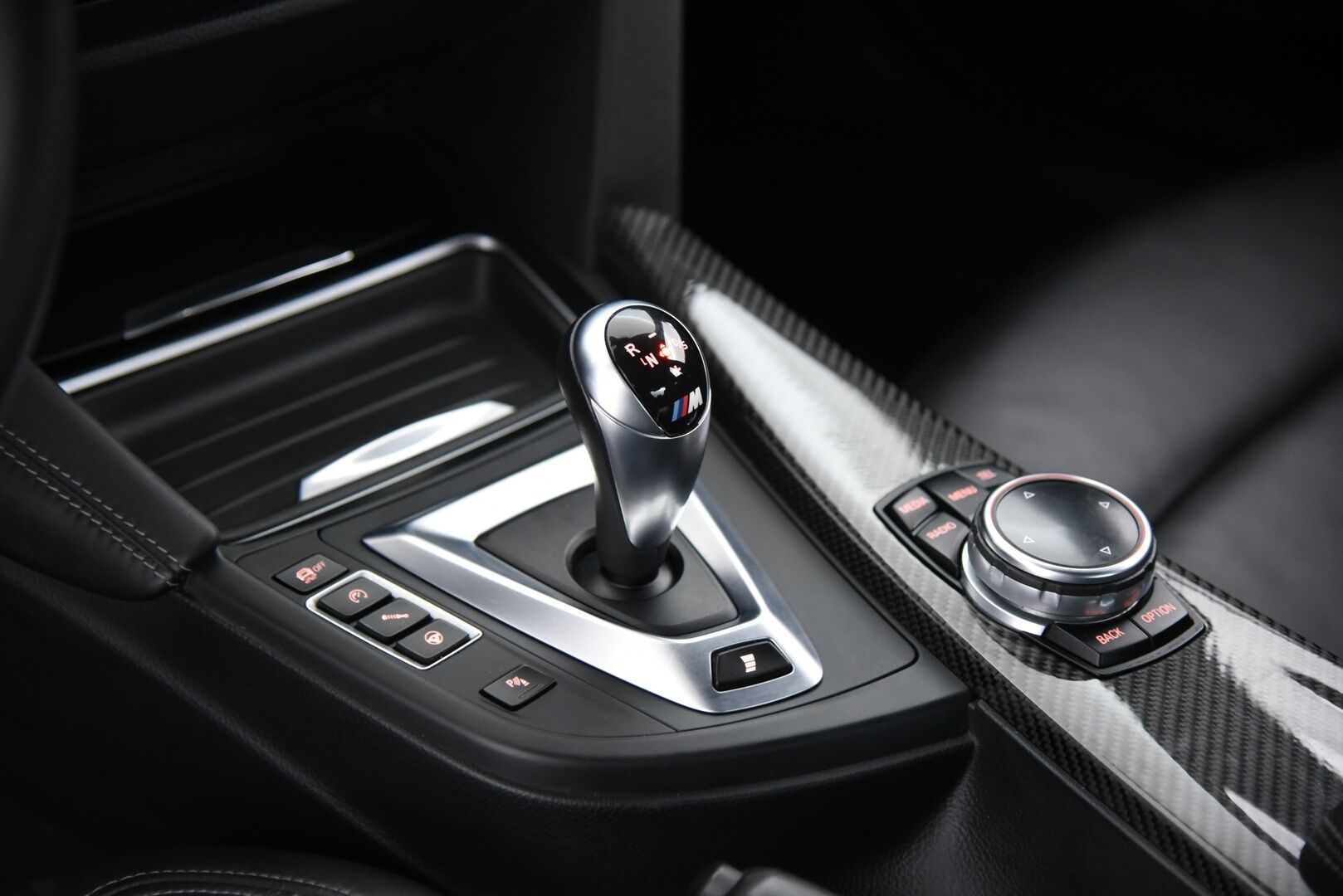 BMW M3 2014 F80 sedan DCT A / Harman/Kardon / Muistipenkki / Comfort Access / Prof. navi - Crank Hub tehty! / Hiilikuitu -katto / Puhdas historia!