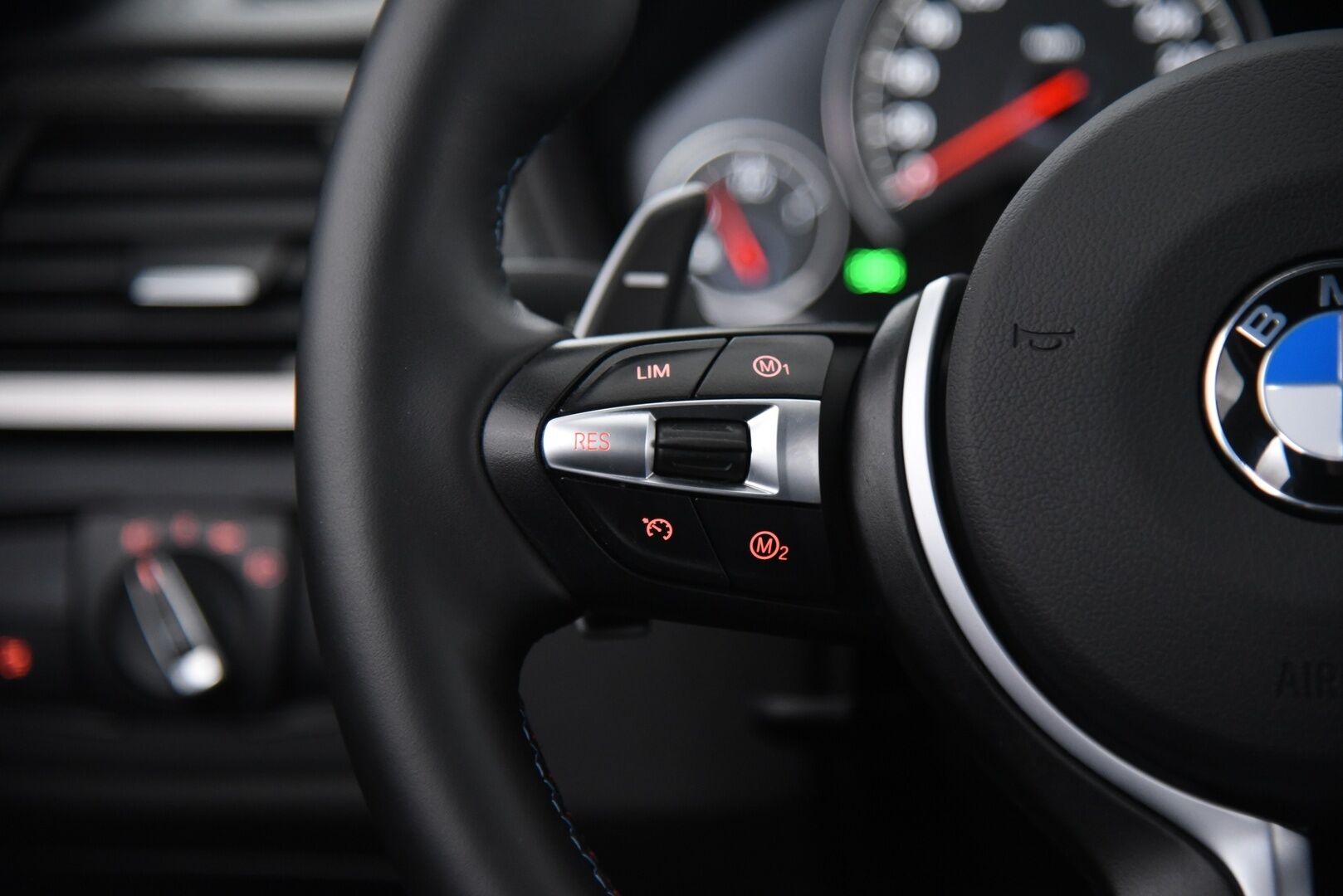 BMW M3 2014 F80 sedan DCT A / Harman/Kardon / Muistipenkki / Comfort Access / Prof. navi - Crank Hub tehty! / Hiilikuitu -katto / Puhdas historia!