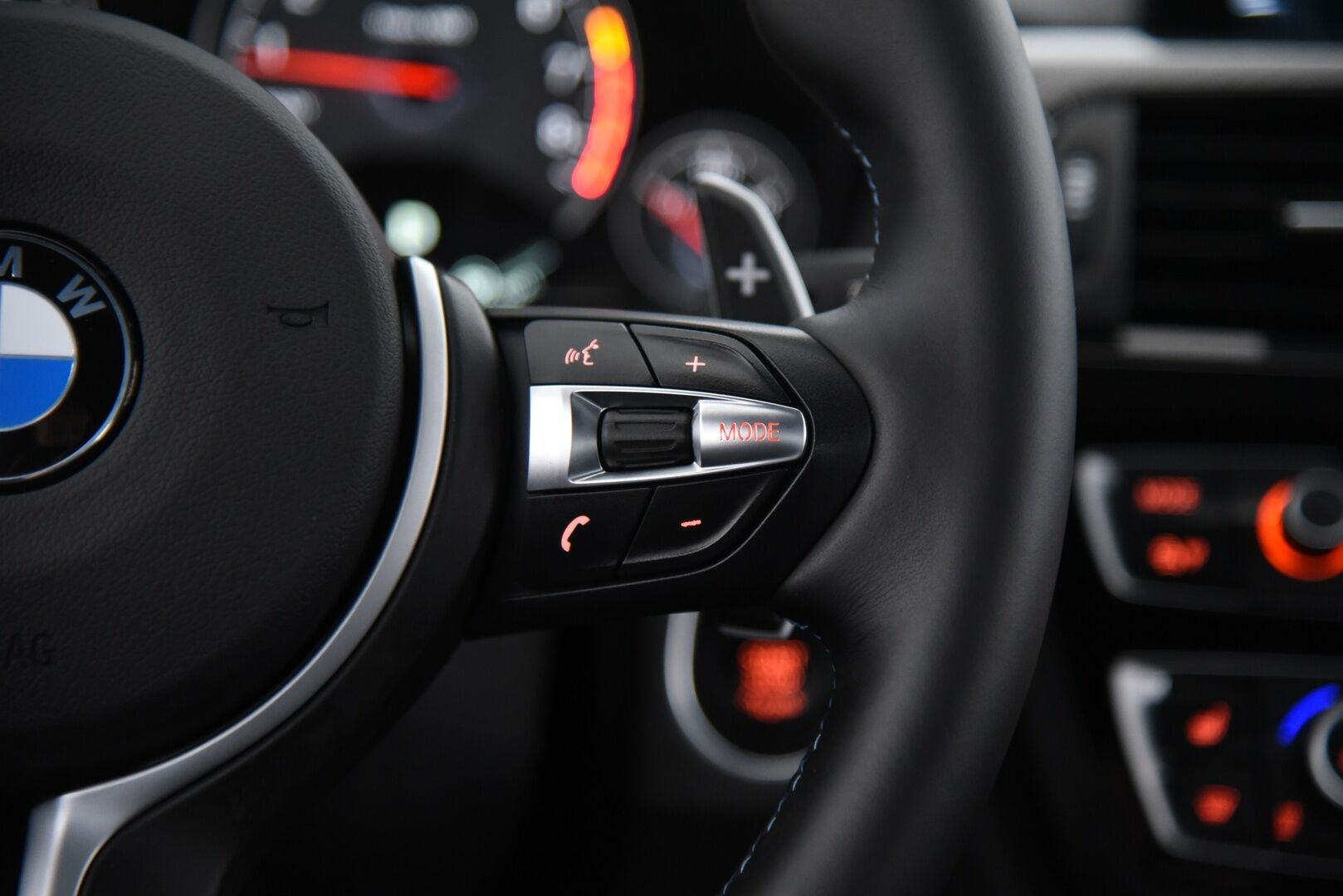 BMW M3 2014 F80 sedan DCT A / Harman/Kardon / Muistipenkki / Comfort Access / Prof. navi - Crank Hub tehty! / Hiilikuitu -katto / Puhdas historia!