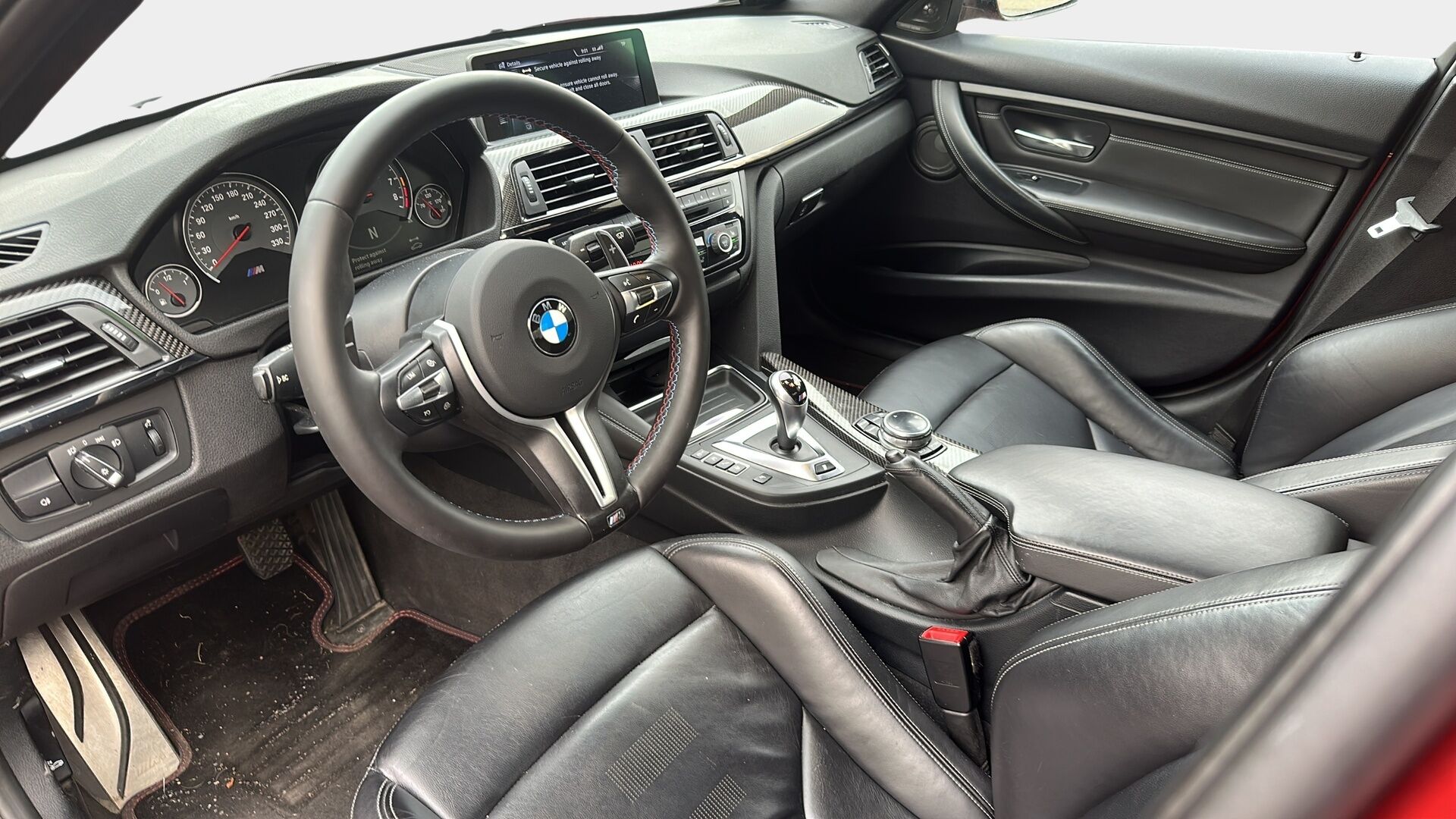 BMW M3 2014 F80 sedan DCT A / Harman/Kardon / Muistipenkki / Comfort Access / Prof. navi - Crank Hub tehty! / Hiilikuitu -katto / Puhdas historia!