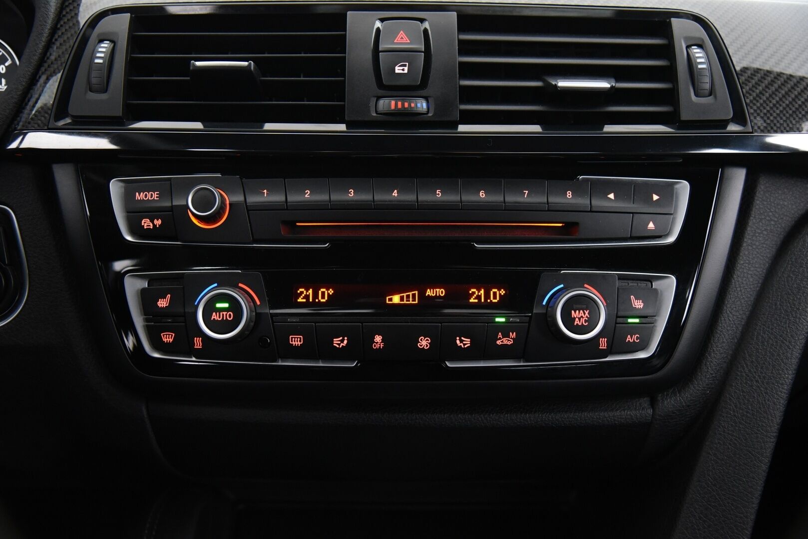 BMW M3 2014 F80 sedan DCT A / Harman/Kardon / Muistipenkki / Comfort Access / Prof. navi - Crank Hub tehty! / Hiilikuitu -katto / Puhdas historia!