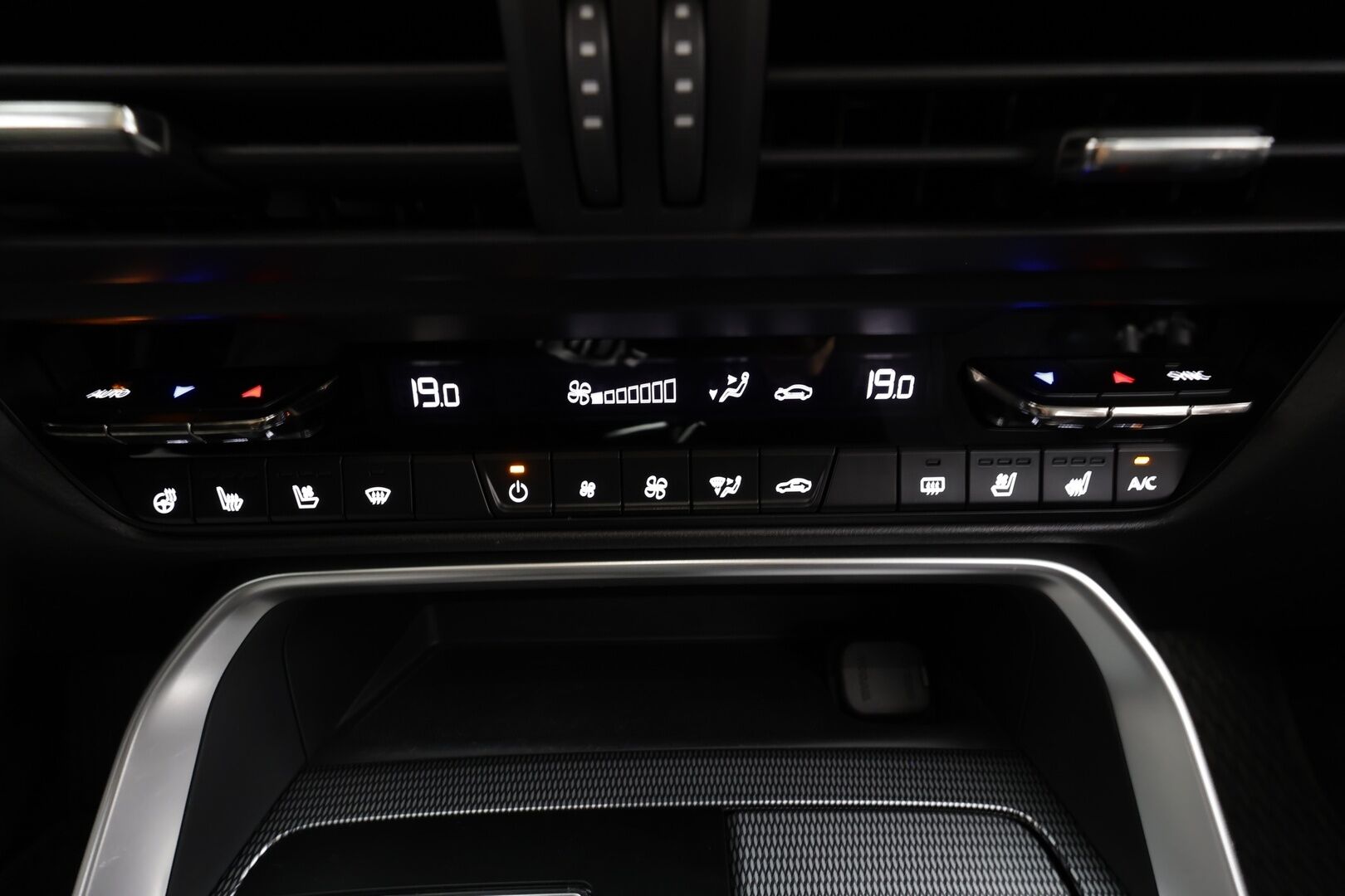 Mazda CX-60 2023 2.5 PHEV 8AT AWD Homura Comfort, Driver Assistance * ACC / HUD / Muistipenkki / P.kamera / Ilmastoidut nahat / Navi * - 1.Om Suomi-auto / Akku kuntotarkastettu SoH 94% / Kahdet renkaat aluvanteilla / Merkkihuollettu / Juuri huollettu!