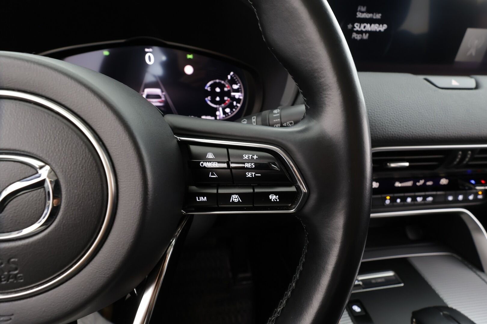 Mazda CX-60 2023 2.5 PHEV 8AT AWD Homura Comfort, Driver Assistance * ACC / HUD / Muistipenkki / P.kamera / Ilmastoidut nahat / Navi * - 1.Om Suomi-auto / Akku kuntotarkastettu SoH 94% / Kahdet renkaat aluvanteilla / Merkkihuollettu / Juuri huollettu!