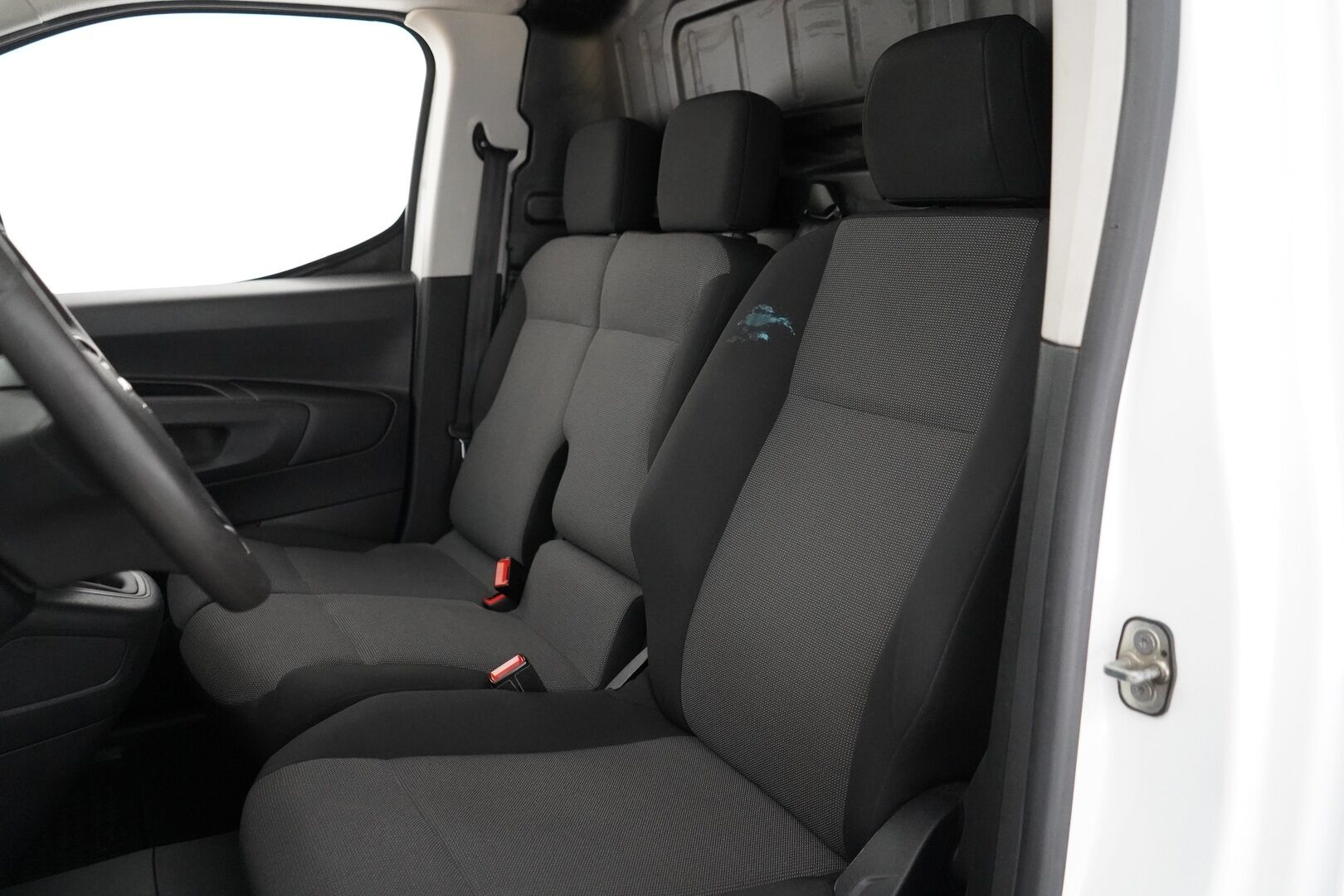 Opel Combo 2019 Cargo XL Enjoy 1,5 Diesel Turbo S/S 75 kW MT5 *Webasto / Vakkari / Koukku / Kamera / Tutkat / Läm.tuulilasi* - Säntillinen huoltokirja / Kahdet renkaat vanteineen / Siisti / Seuraava katsastus 24.5.2027