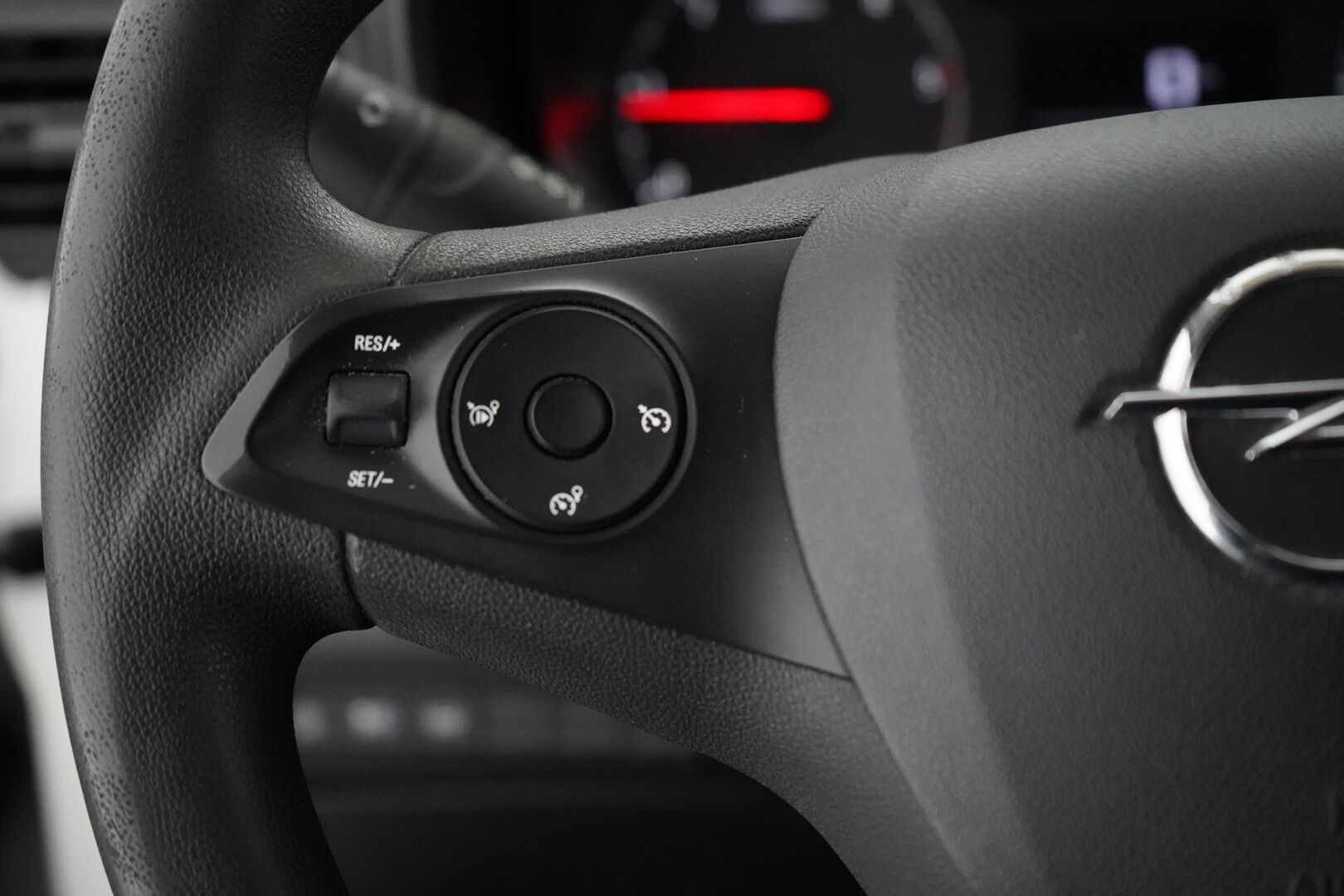 Opel Combo 2019 Cargo XL Enjoy 1,5 Diesel Turbo S/S 75 kW MT5 *Webasto / Vakkari / Koukku / Kamera / Tutkat / Läm.tuulilasi* - Säntillinen huoltokirja / Kahdet renkaat vanteineen / Siisti / Seuraava katsastus 24.5.2027