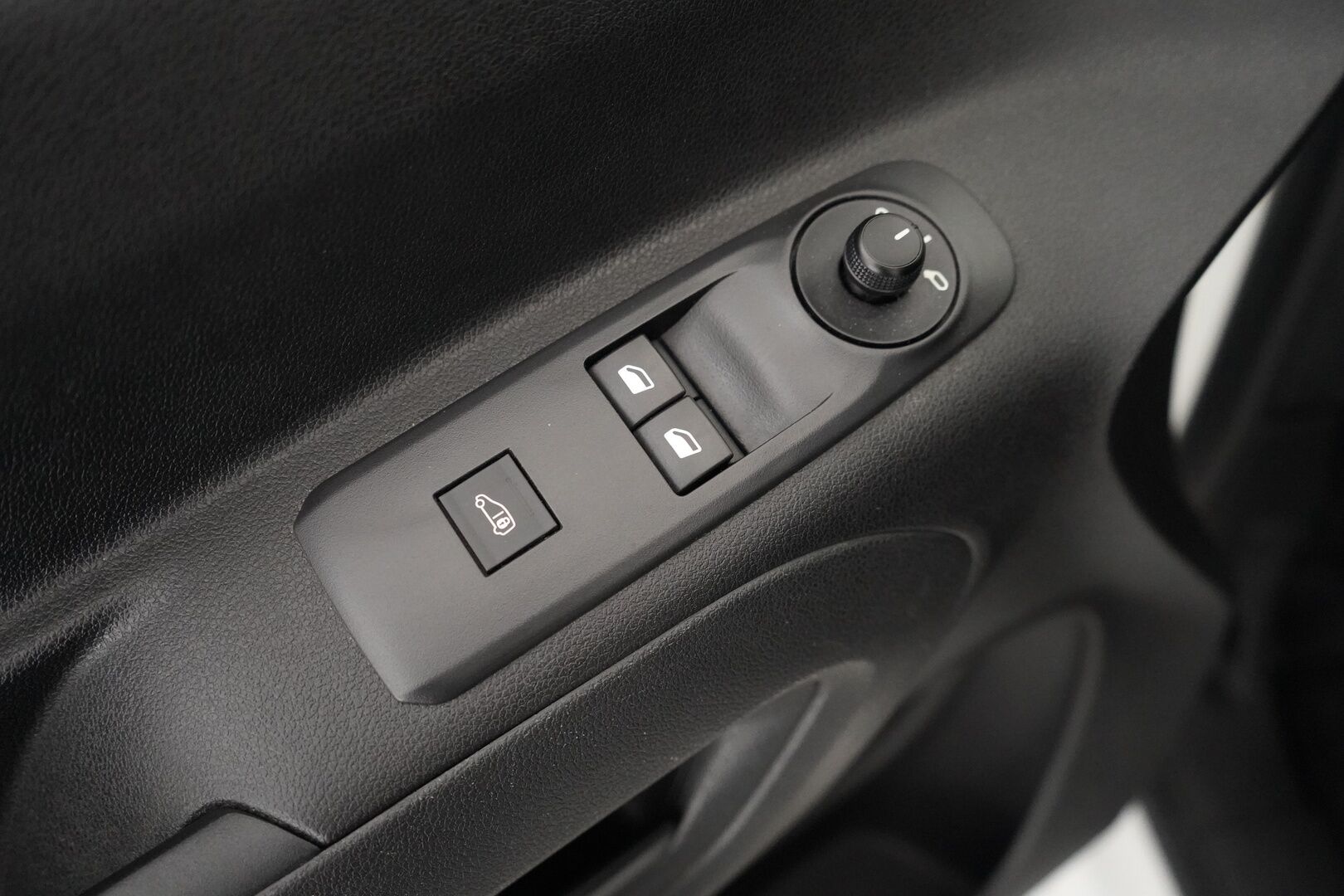 Opel Combo 2019 Cargo XL Enjoy 1,5 Diesel Turbo S/S 75 kW MT5 *Webasto / Vakkari / Koukku / Kamera / Tutkat / Läm.tuulilasi* - Säntillinen huoltokirja / Kahdet renkaat vanteineen / Siisti / Seuraava katsastus 24.5.2027