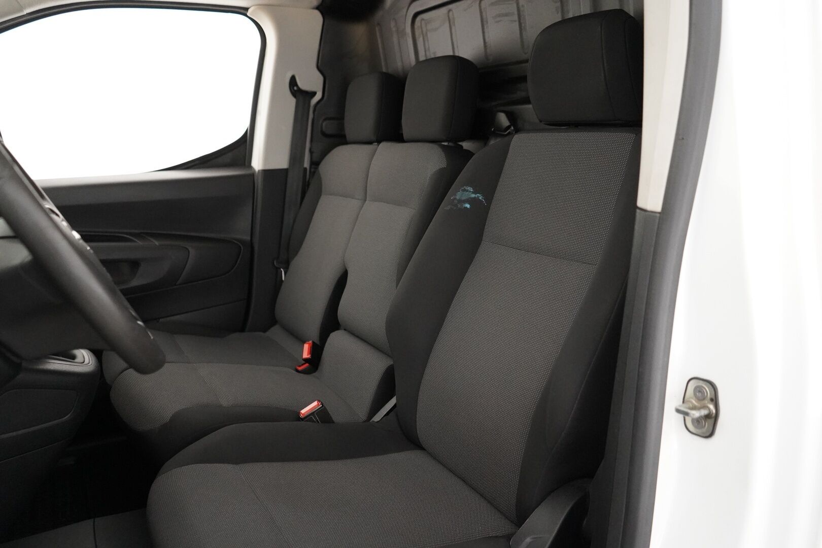 Opel Combo 2019 Cargo XL Enjoy 1,5 Diesel Turbo S/S 75 kW MT5 *Webasto / Vakkari / Koukku / Kamera / Tutkat / Läm.tuulilasi* - Säntillinen huoltokirja / Kahdet renkaat vanteineen / Siisti / Seuraava katsastus 24.5.2027