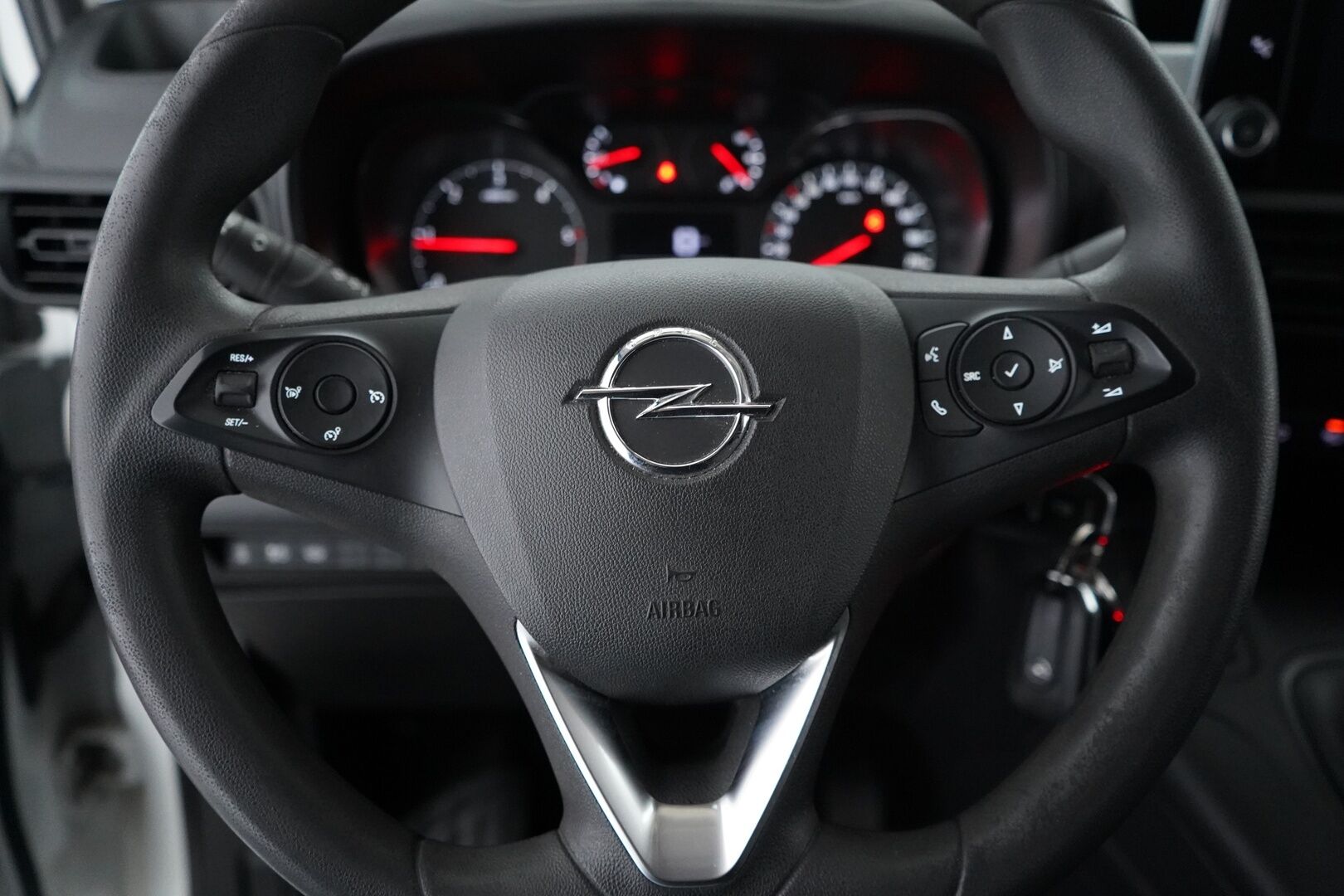 Opel Combo 2019 Cargo XL Enjoy 1,5 Diesel Turbo S/S 75 kW MT5 *Webasto / Vakkari / Koukku / Kamera / Tutkat / Läm.tuulilasi* - Säntillinen huoltokirja / Kahdet renkaat vanteineen / Siisti / Seuraava katsastus 24.5.2027