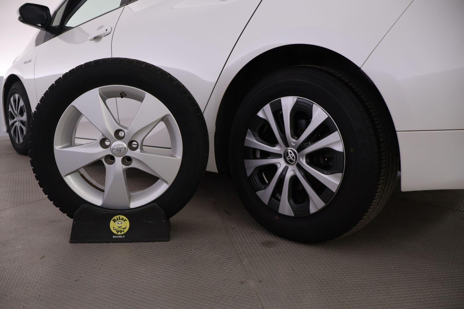 Toyota Prius 2018 Business - Adapt.vakkari | JBL | Lohko+sisäp | HUD | P.kamera | Navigointi | Juuri huollettu!