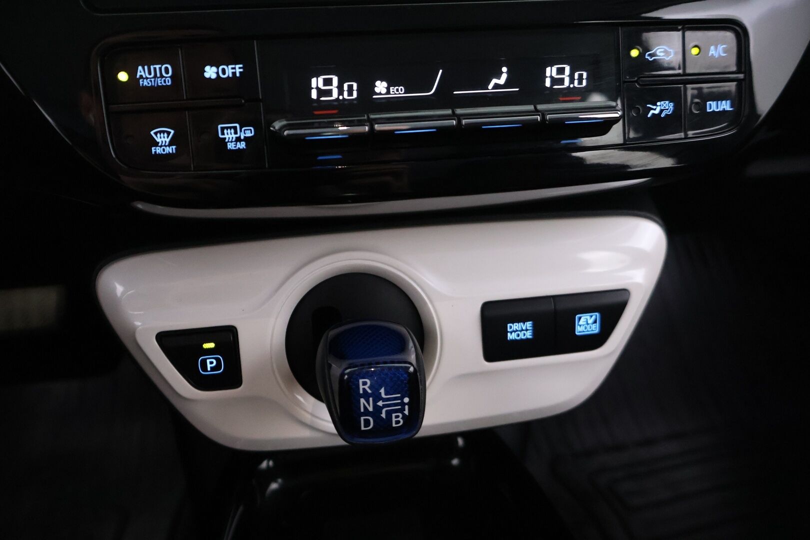 Toyota Prius 2018 Business - Adapt.vakkari | JBL | Lohko+sisäp | HUD | P.kamera | Navigointi | Juuri huollettu!