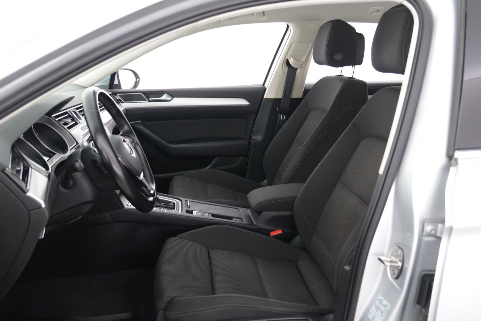 Volkswagen Passat 2019 Variant Comfortline 1,5 TSI EVO 110 kW (150 hv) DSG-automaatti - | Adaptiivinen vakionopeudensäädin | Lohkolämmitin sispistokkeella | 3-alue ilmastointi | Sähkökontti | Carplay