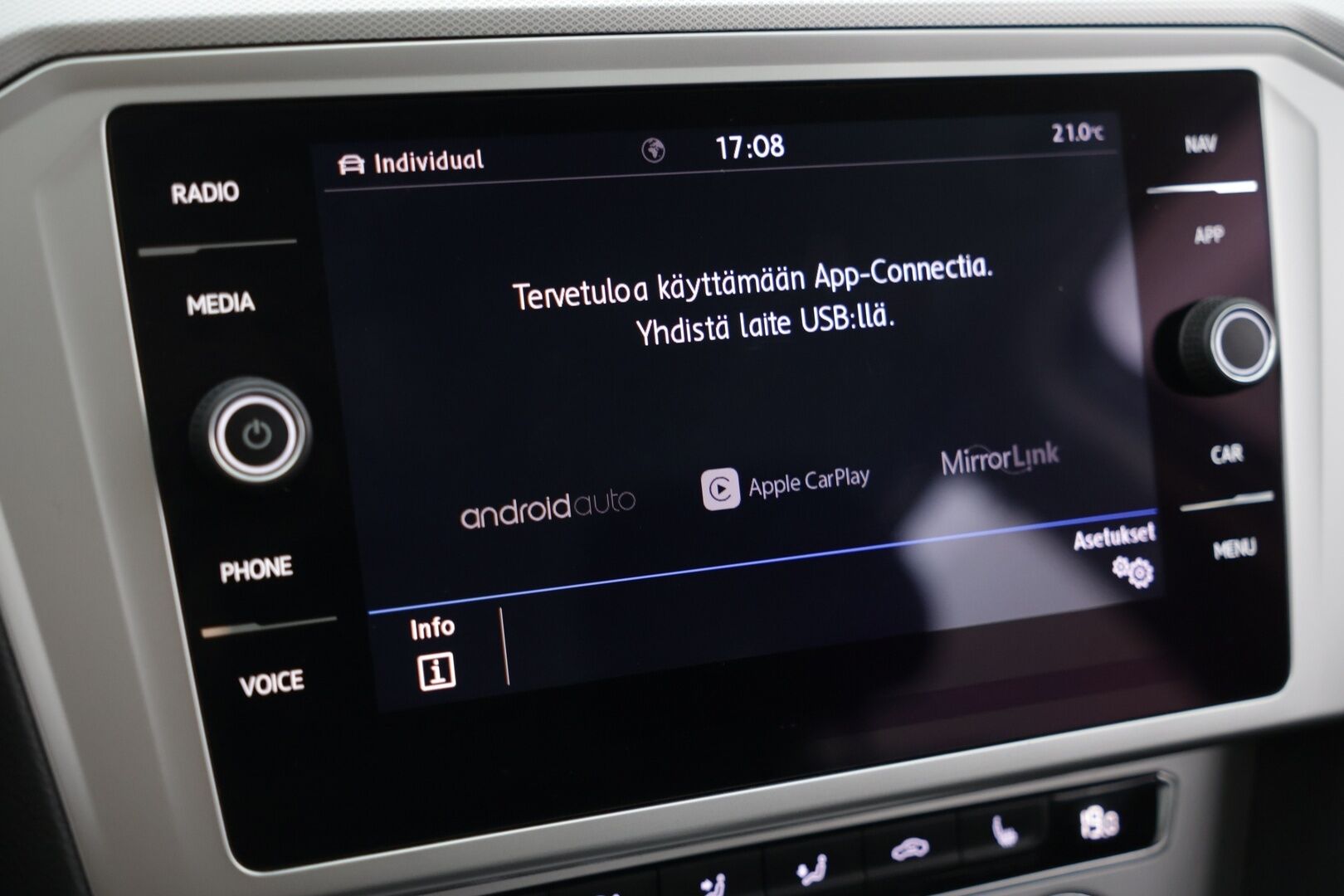 Volkswagen Passat 2019 Variant Comfortline 1,5 TSI EVO 110 kW (150 hv) DSG-automaatti - | Adaptiivinen vakionopeudensäädin | Lohkolämmitin sispistokkeella | 3-alue ilmastointi | Sähkökontti | Carplay
