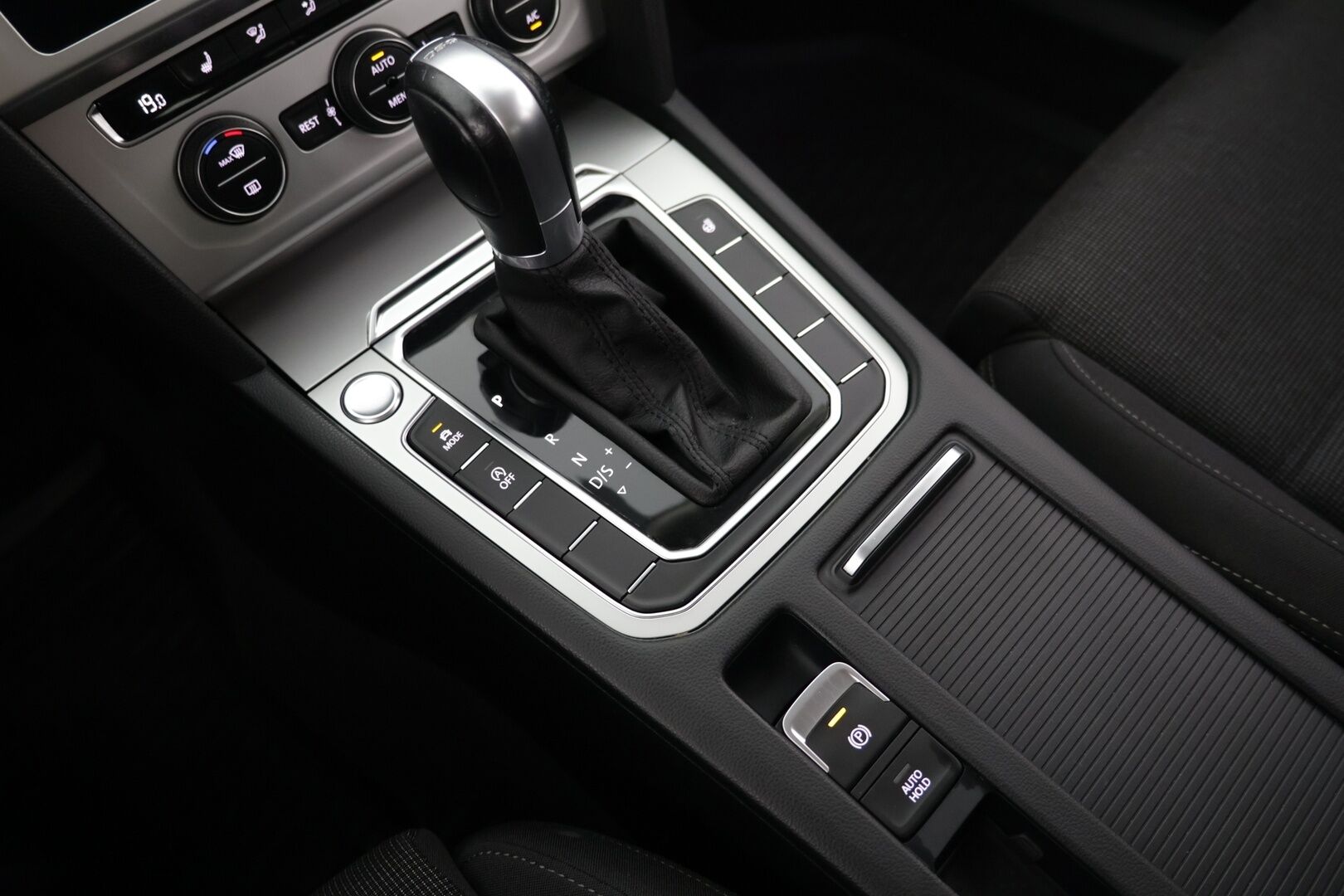 Volkswagen Passat 2019 Variant Comfortline 1,5 TSI EVO 110 kW (150 hv) DSG-automaatti - | Adaptiivinen vakionopeudensäädin | Lohkolämmitin sispistokkeella | 3-alue ilmastointi | Sähkökontti | Carplay