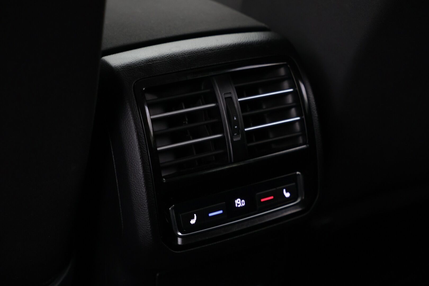 Volkswagen Passat 2019 Variant Comfortline 1,5 TSI EVO 110 kW (150 hv) DSG-automaatti - | Adaptiivinen vakionopeudensäädin | Lohkolämmitin sispistokkeella | 3-alue ilmastointi | Sähkökontti | Carplay